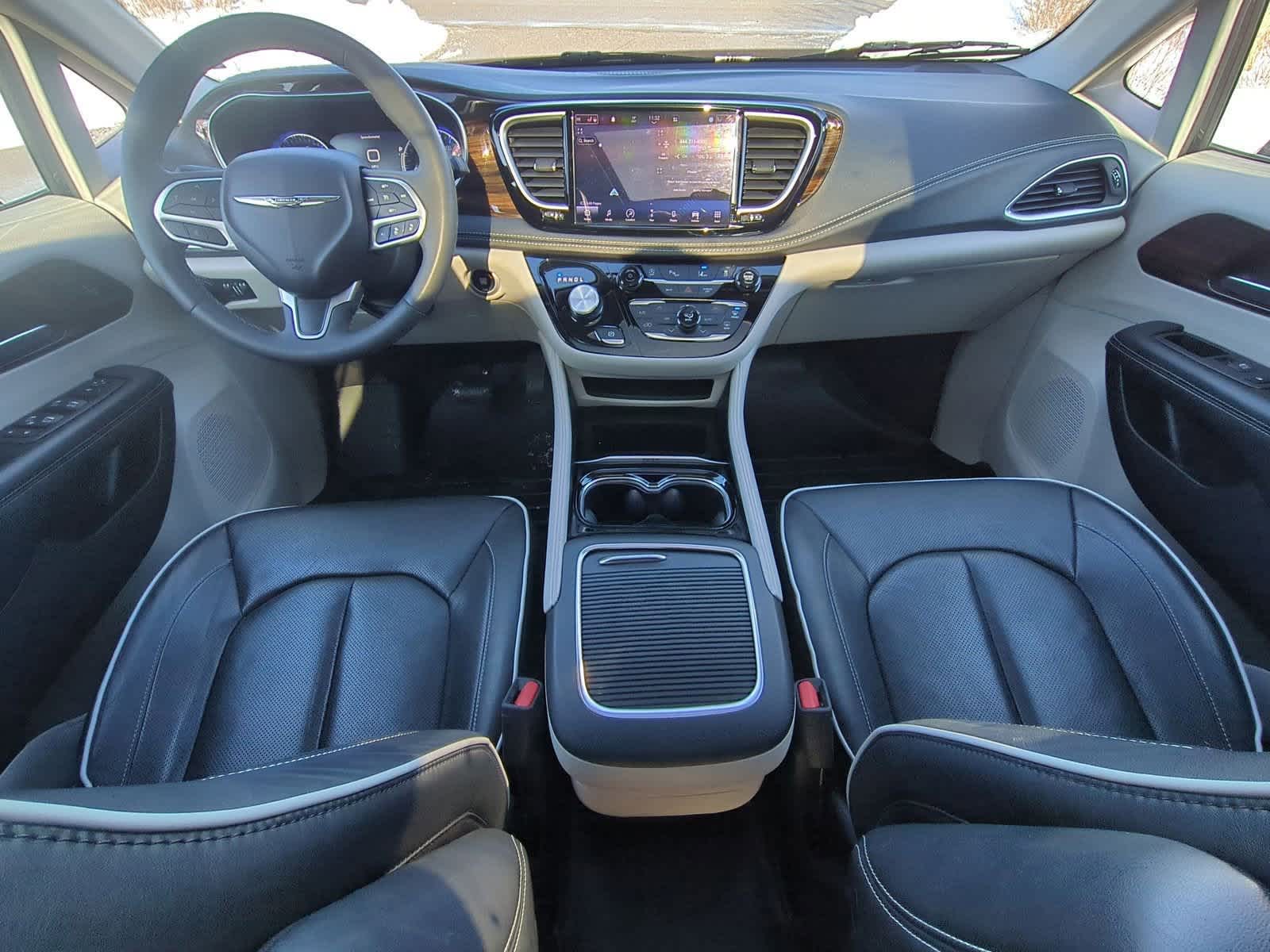 Thumbnail: 2023 Chrysler Pacifica - 15