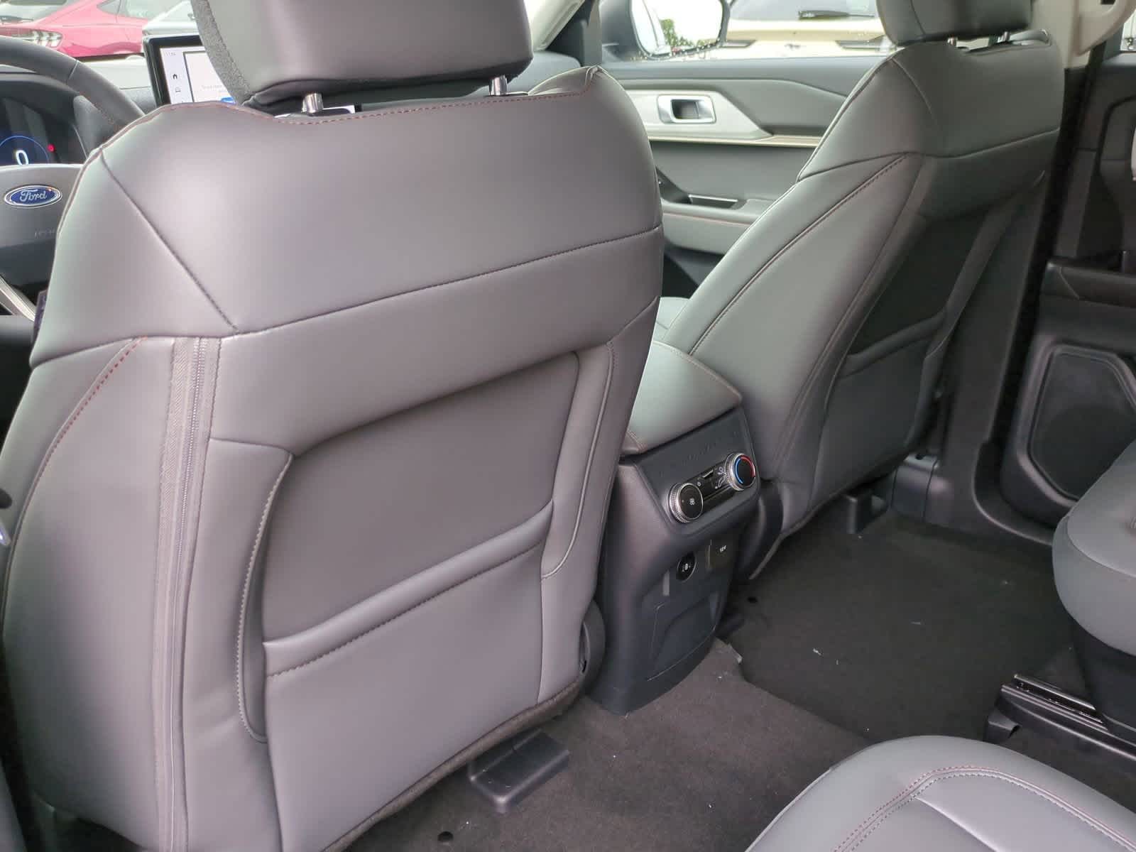 2025 Ford Explorer Active 18