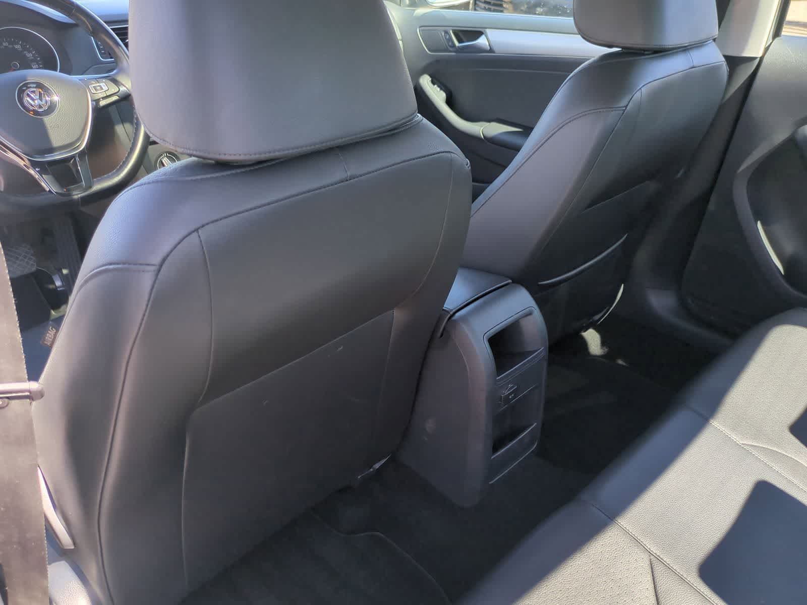 Thumbnail: 2015 Volkswagen Jetta - 18