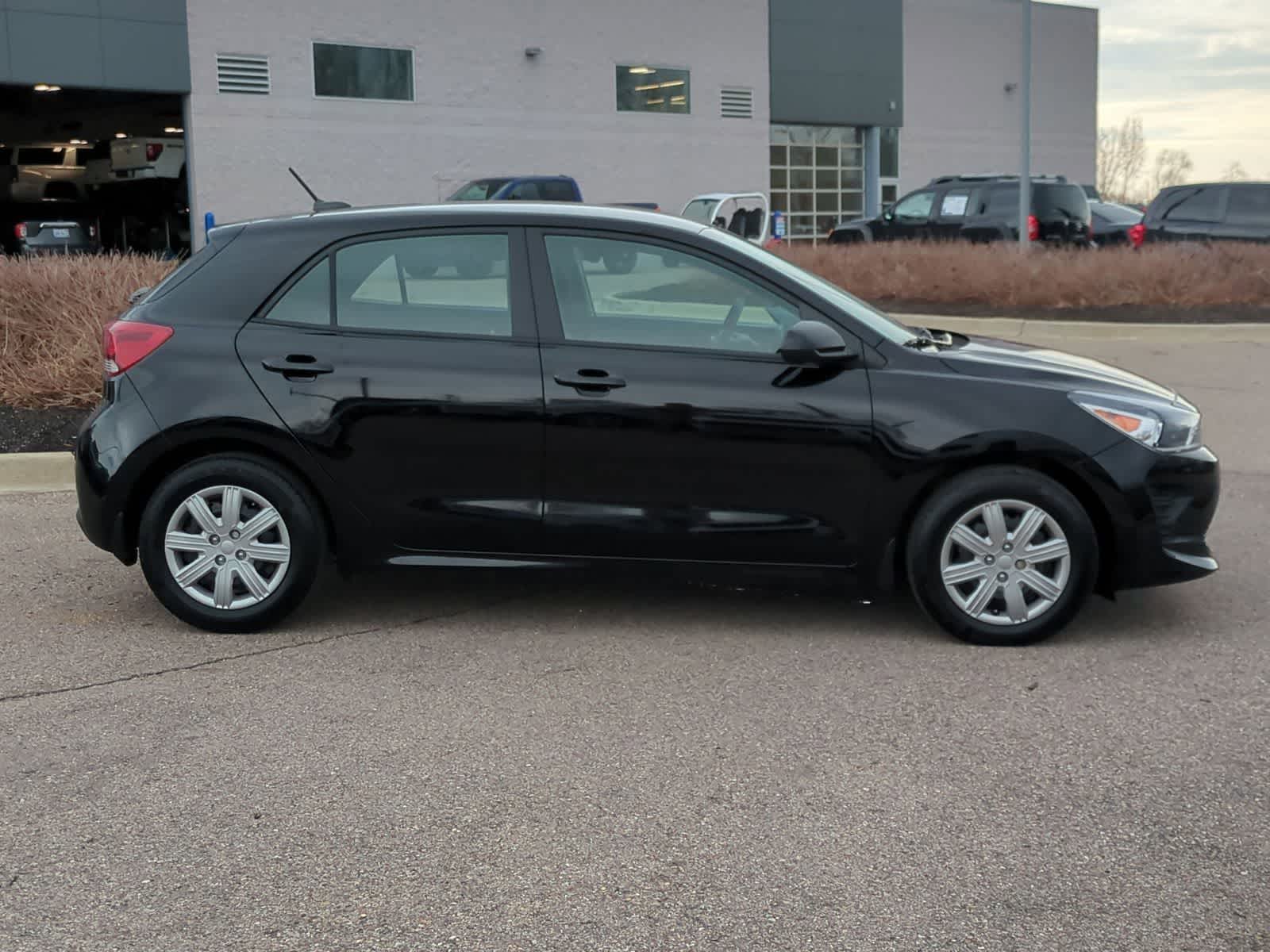 Thumbnail: 2022 Kia Rio5 - 9