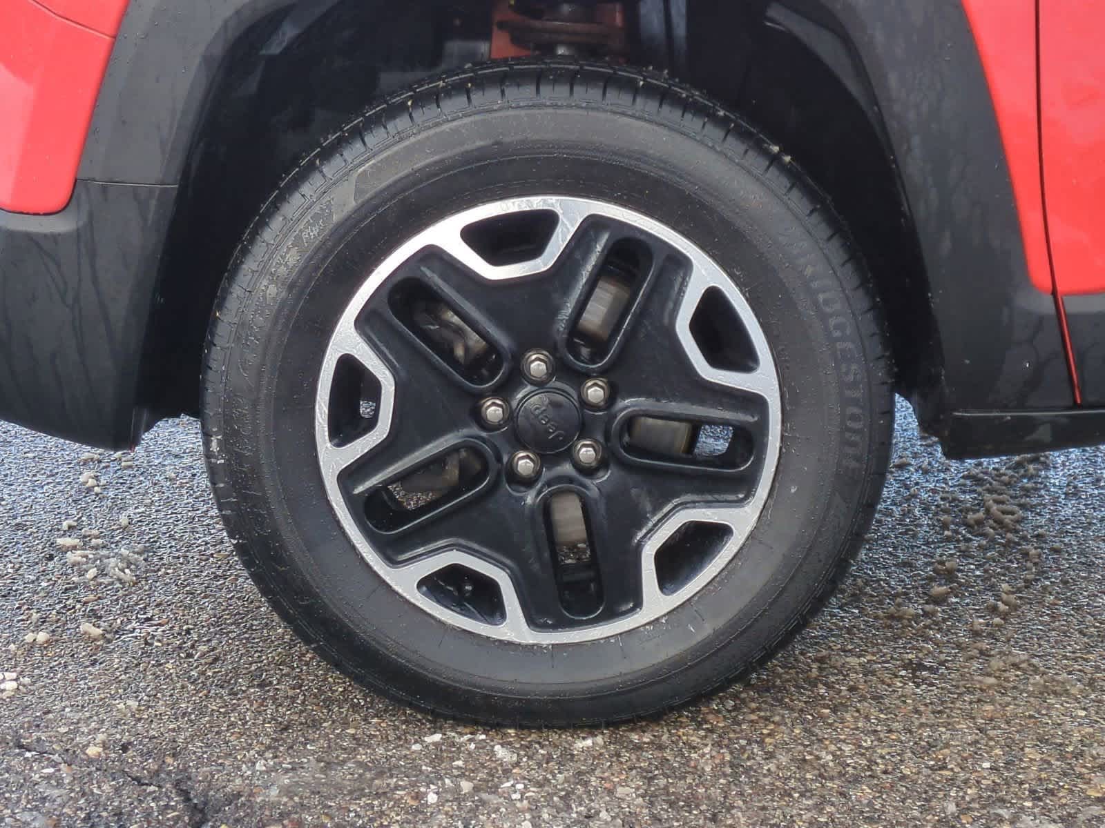 Thumbnail: 2017 Jeep Renegade - 14