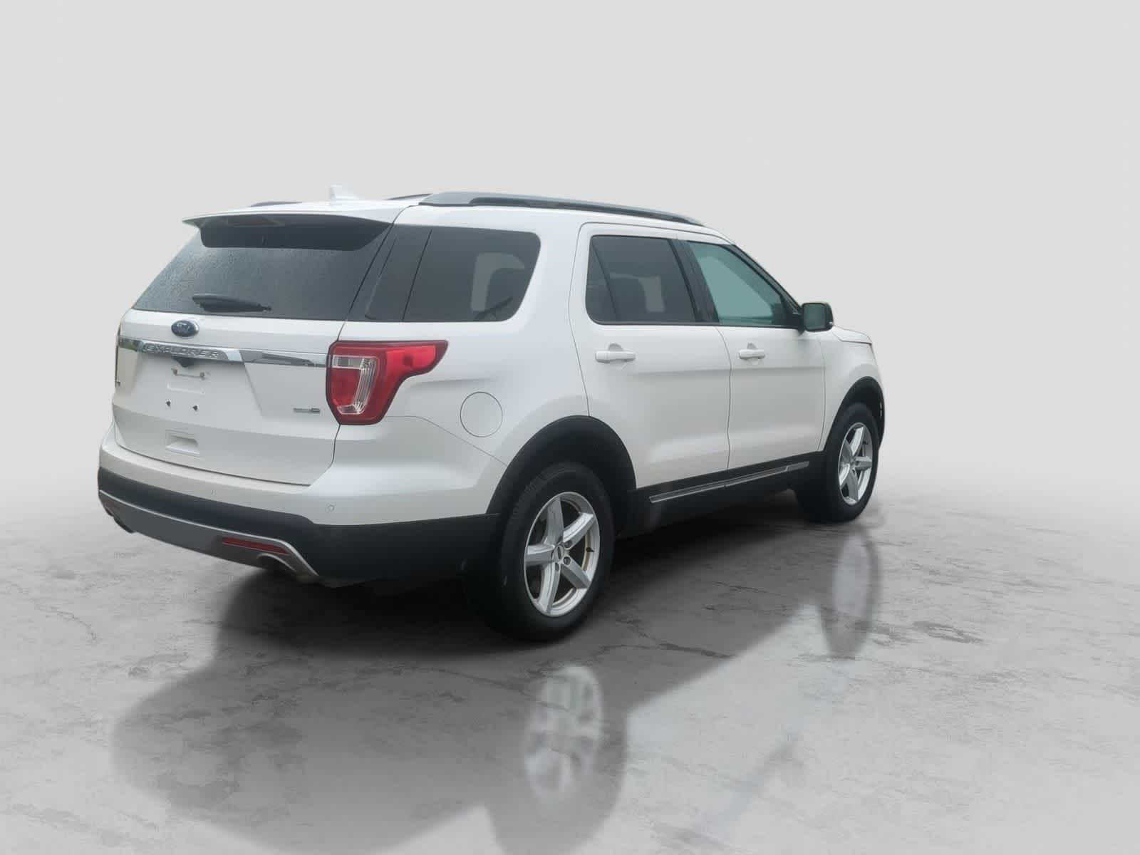Thumbnail: 2017 Ford Explorer - 8