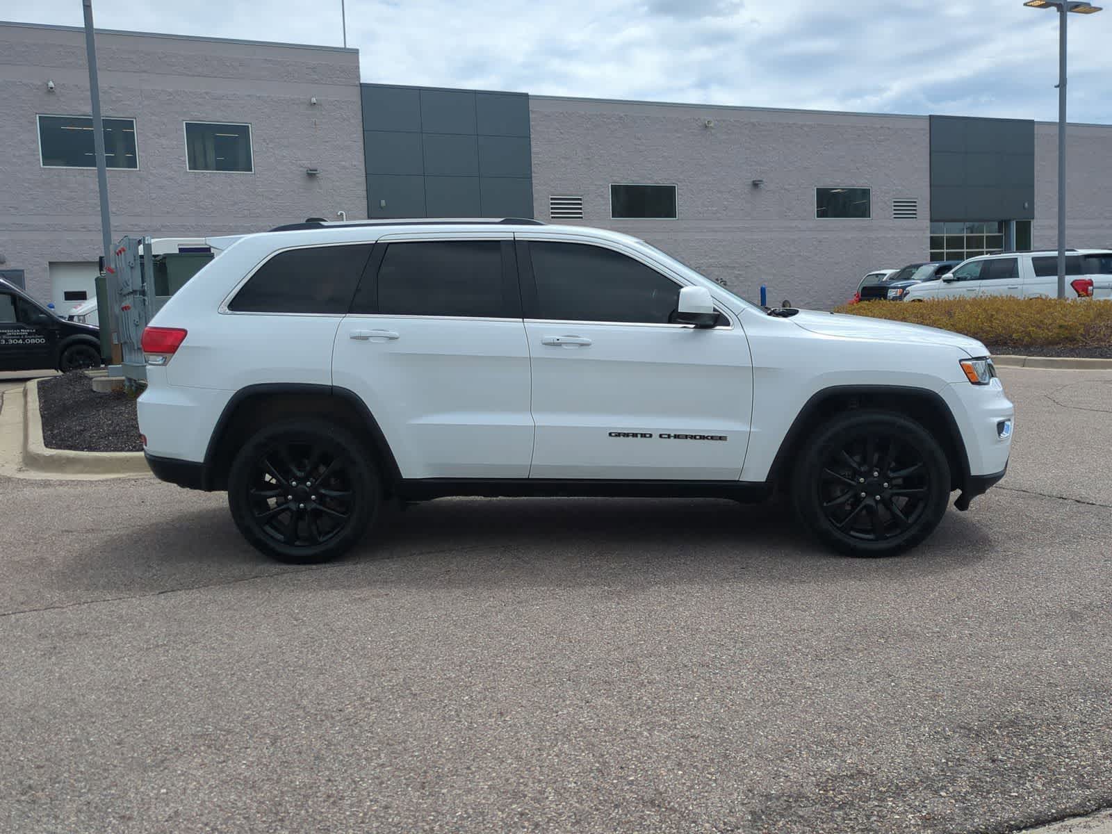 Thumbnail: 2018 Jeep Grand Cherokee - 9