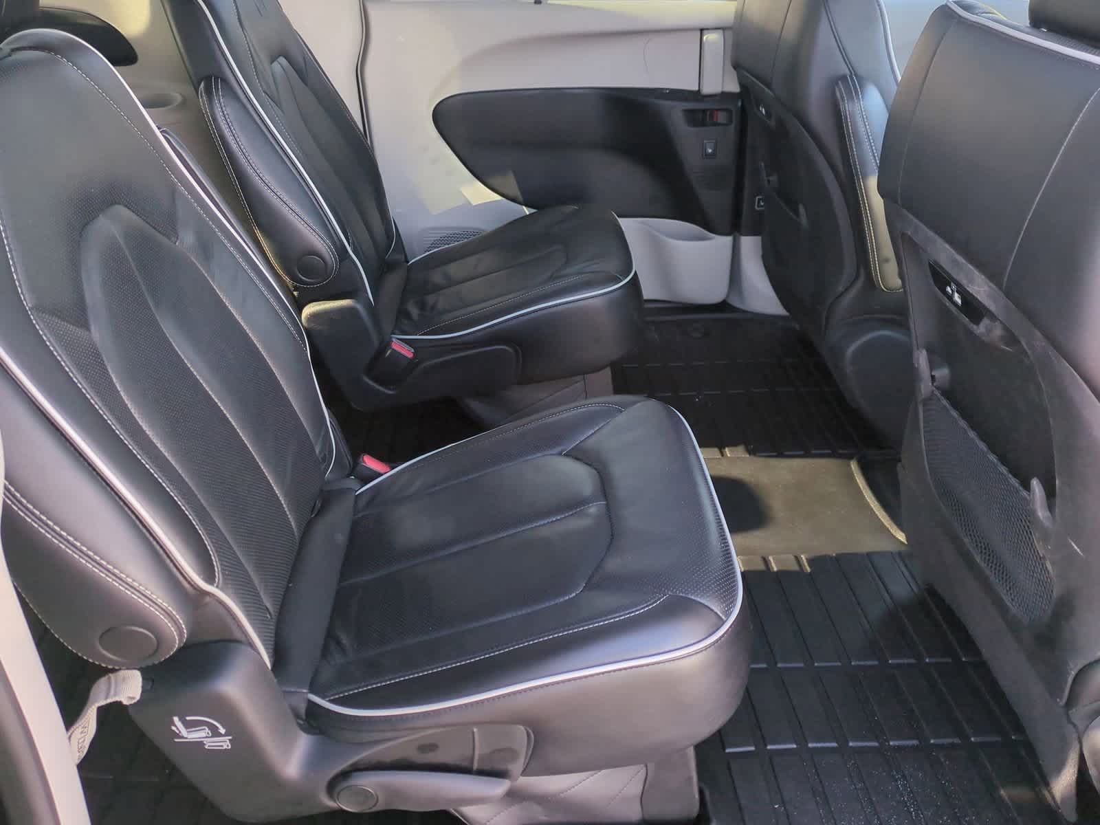 Thumbnail: 2023 Chrysler Pacifica - 21