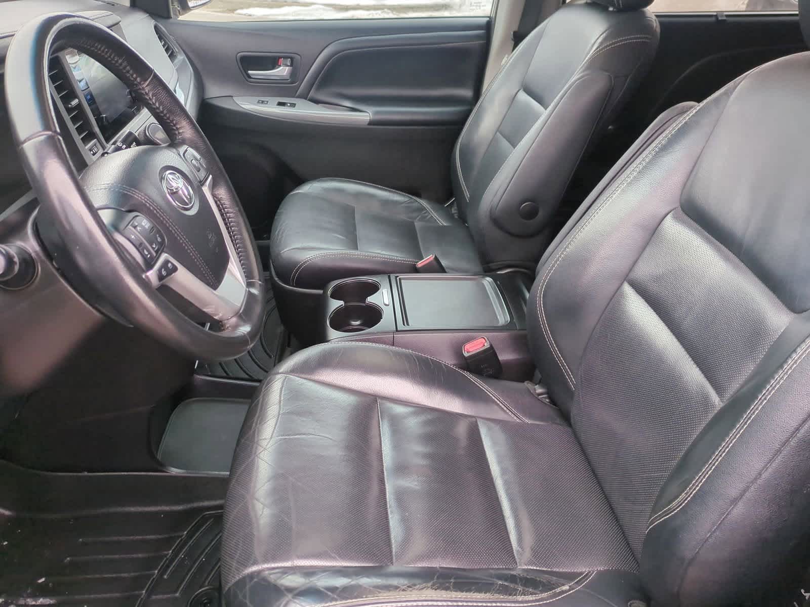 Thumbnail: 2015 Toyota Sienna - 16