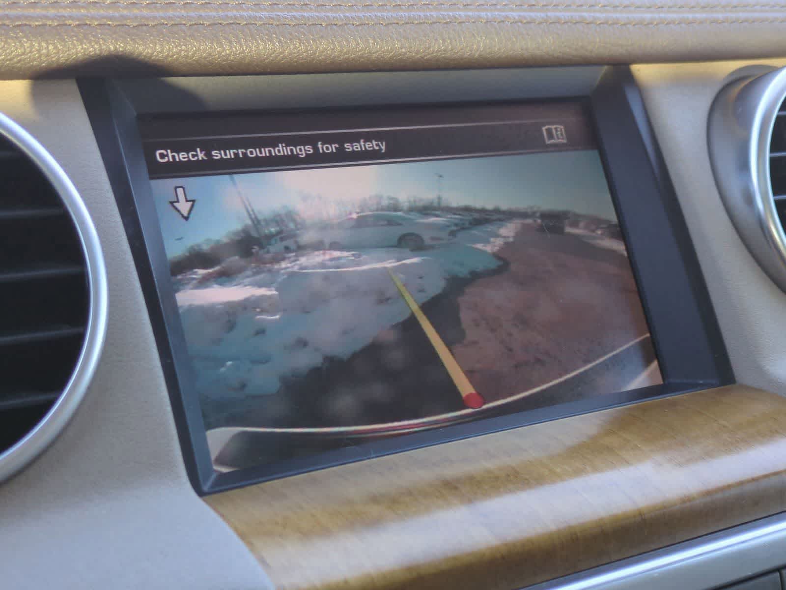 Thumbnail: 2016 Land Rover LR4 - 32