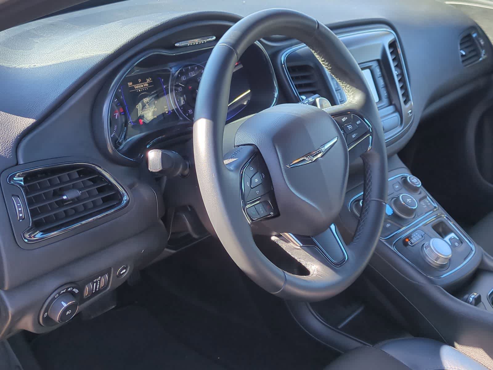 Thumbnail: 2016 Chrysler 200 - 10