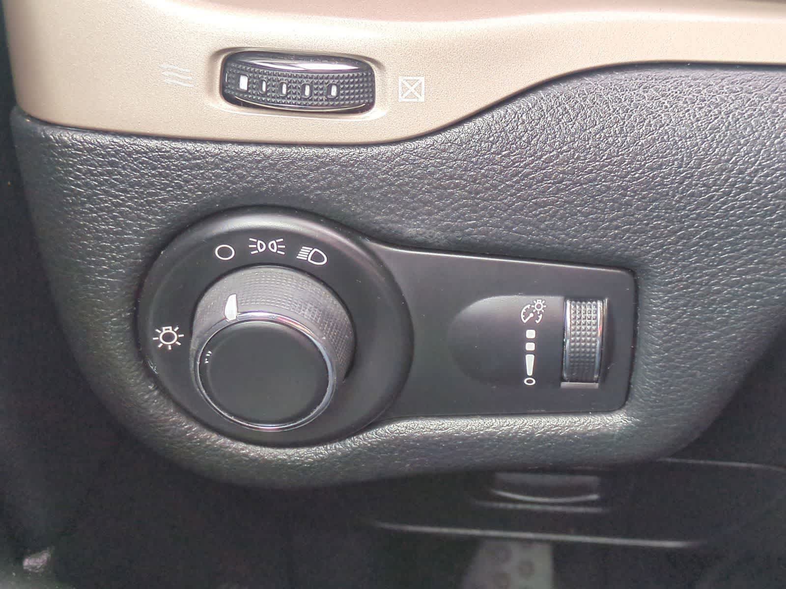 Thumbnail: 2014 Jeep Cherokee - 30