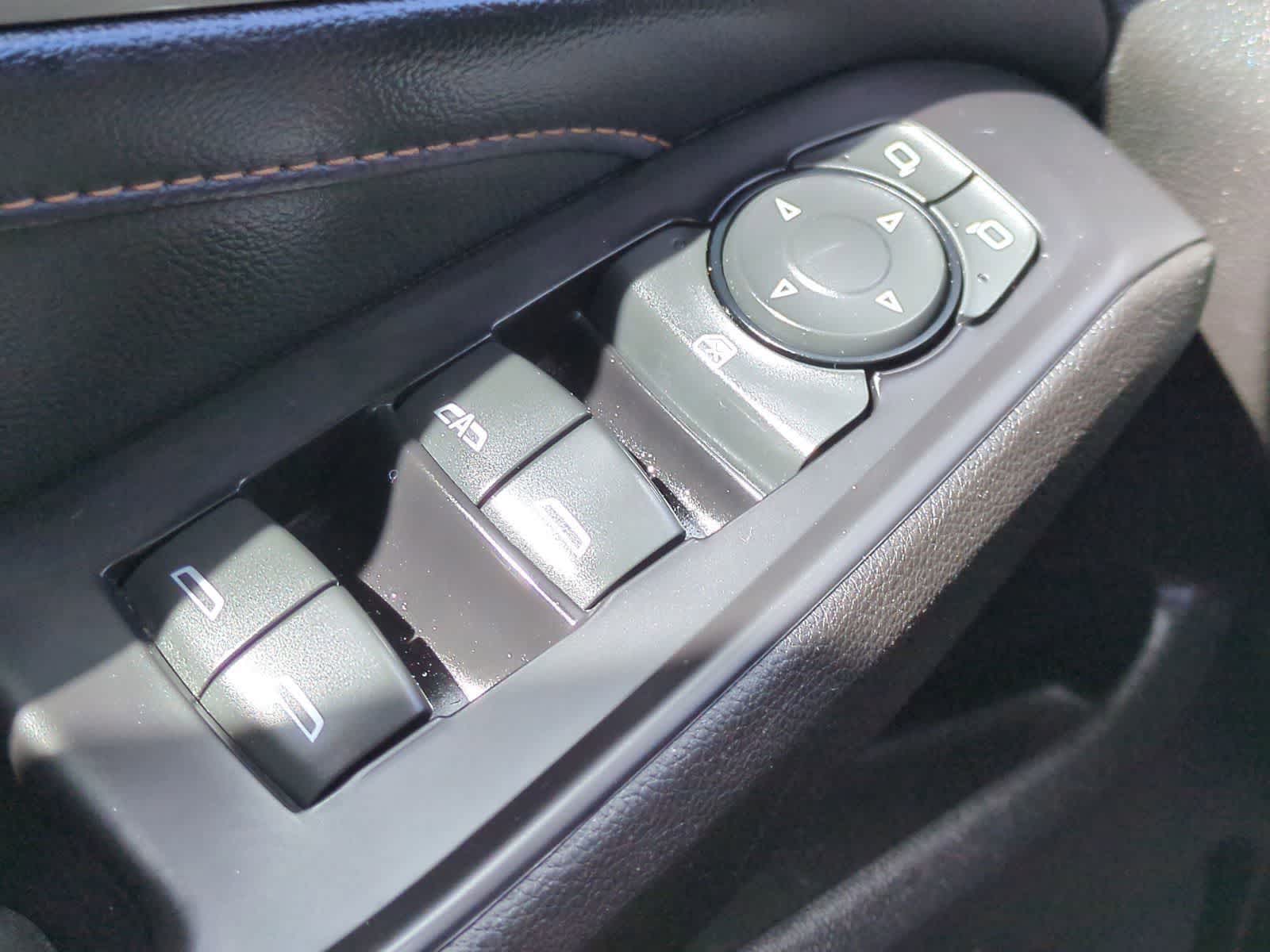 Thumbnail: 2018 Chevrolet Traverse - 28