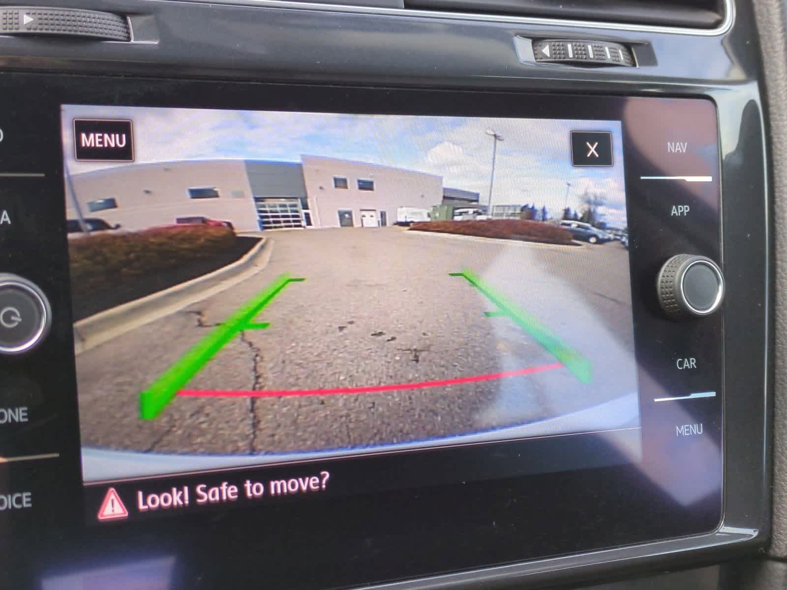 Thumbnail: 2017 Volkswagen e-Golf - 29