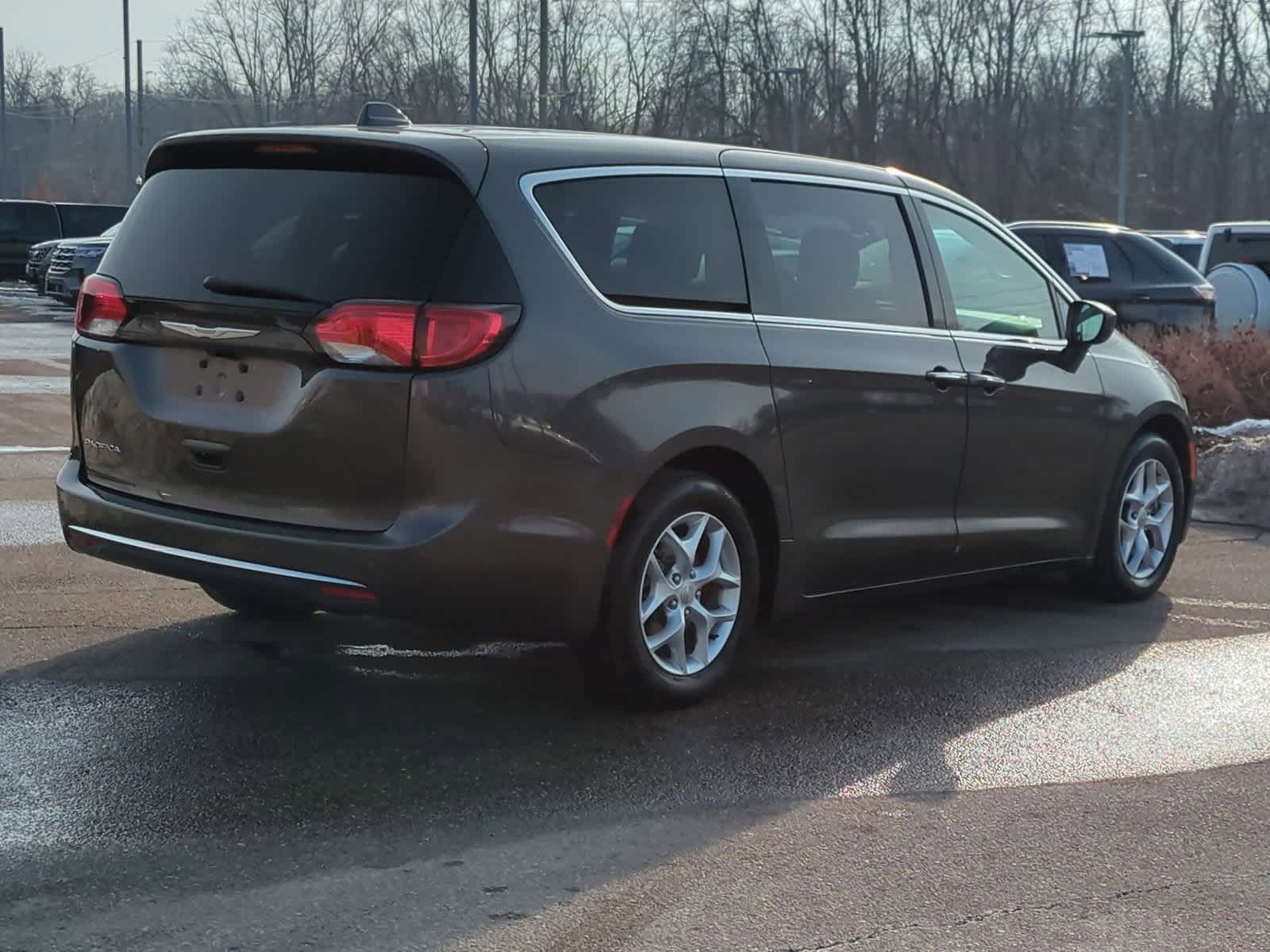 Thumbnail: 2018 Chrysler Pacifica - 8