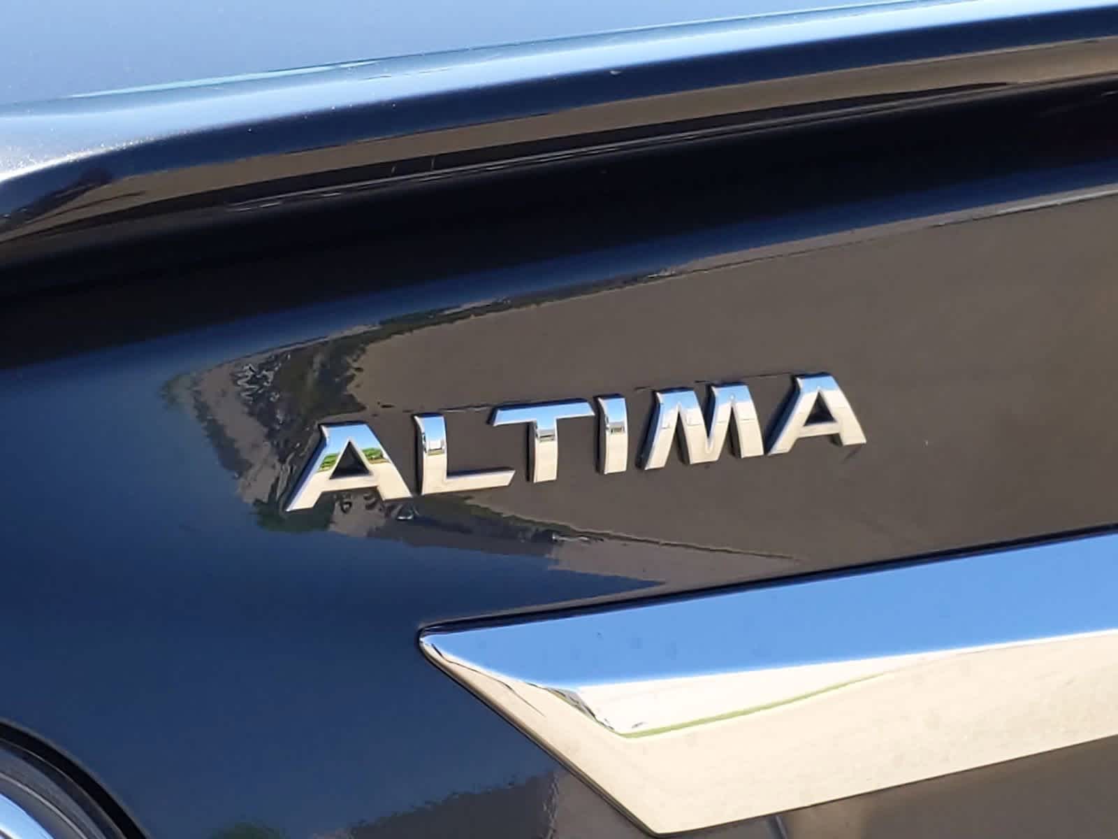 Thumbnail: 2015 Nissan Altima - 12