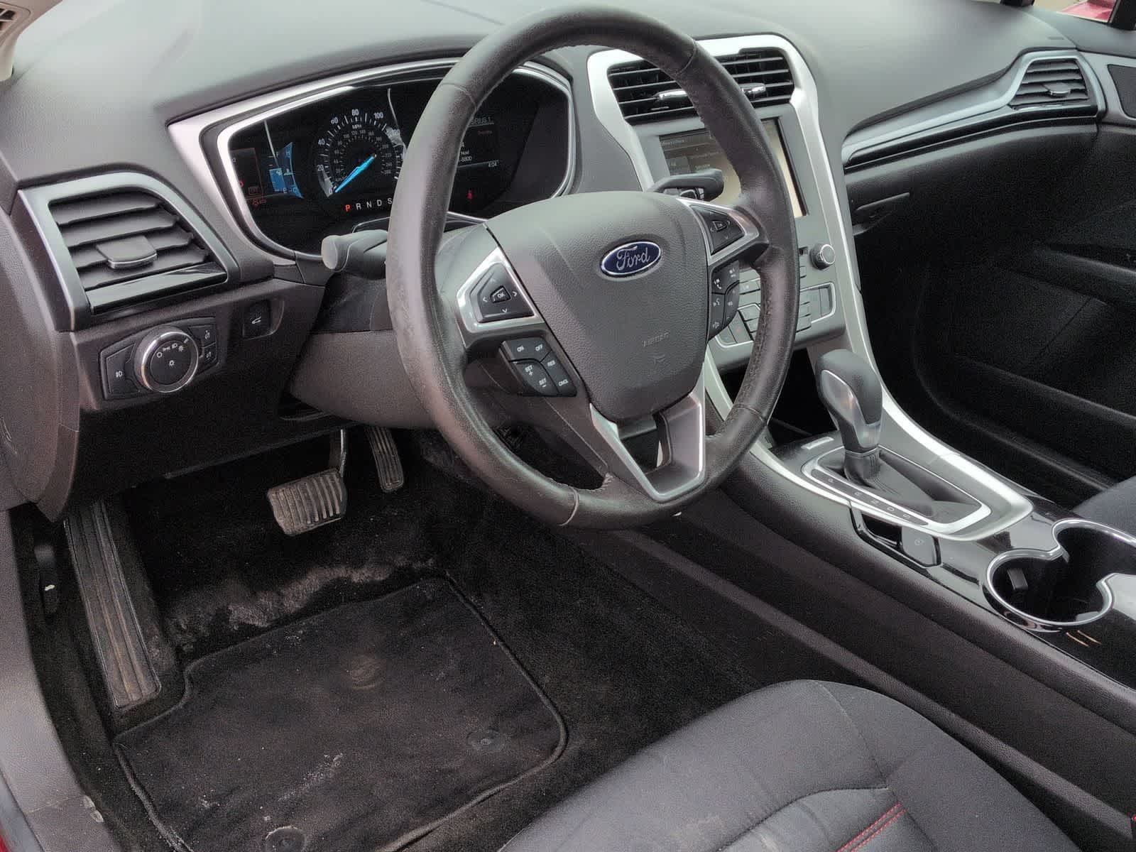 Thumbnail: 2016 Ford Fusion - 10