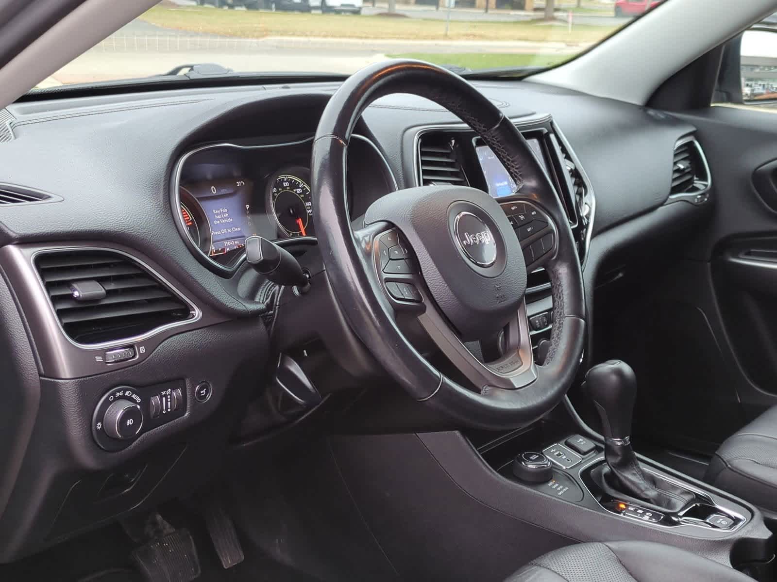 Thumbnail: 2020 Jeep Cherokee - 10