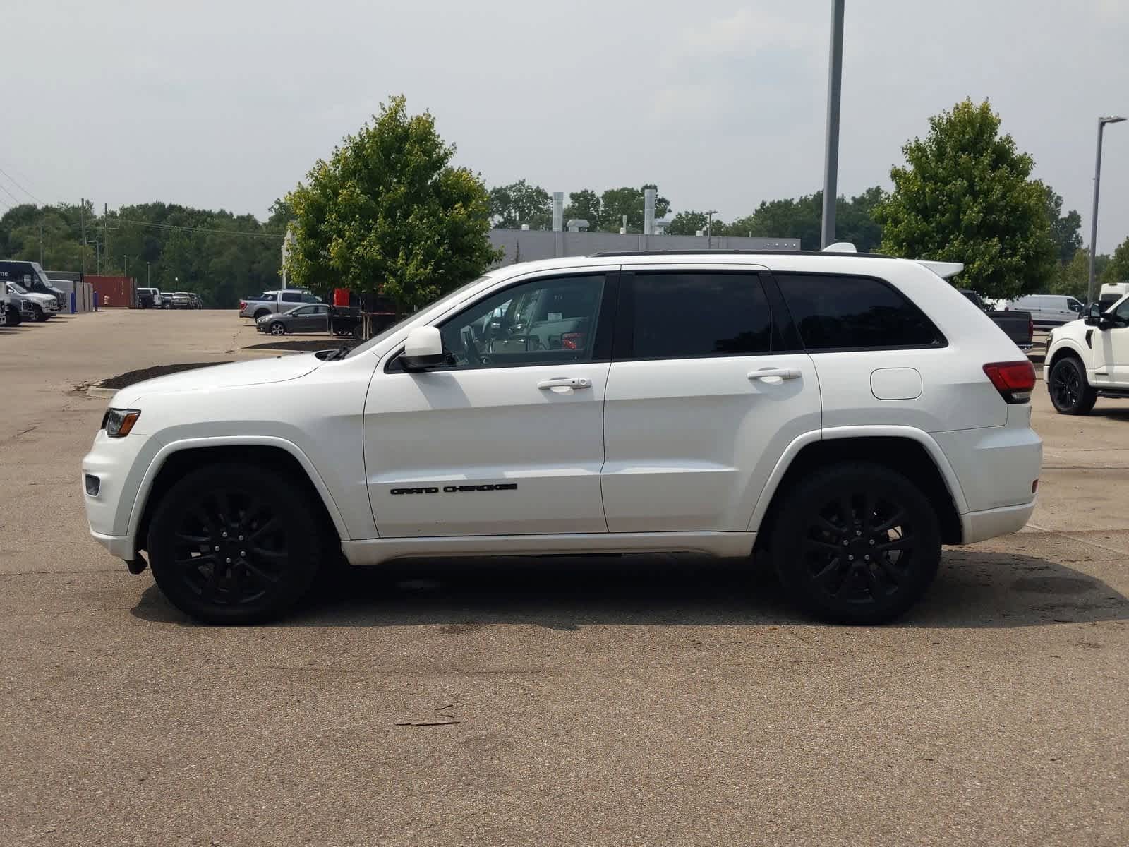 Thumbnail: 2020 Jeep Grand Cherokee - 5