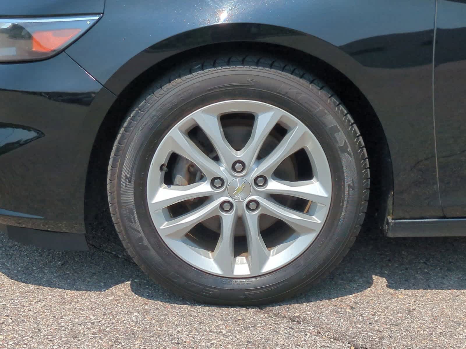 Thumbnail: 2016 Chevrolet Malibu - 14