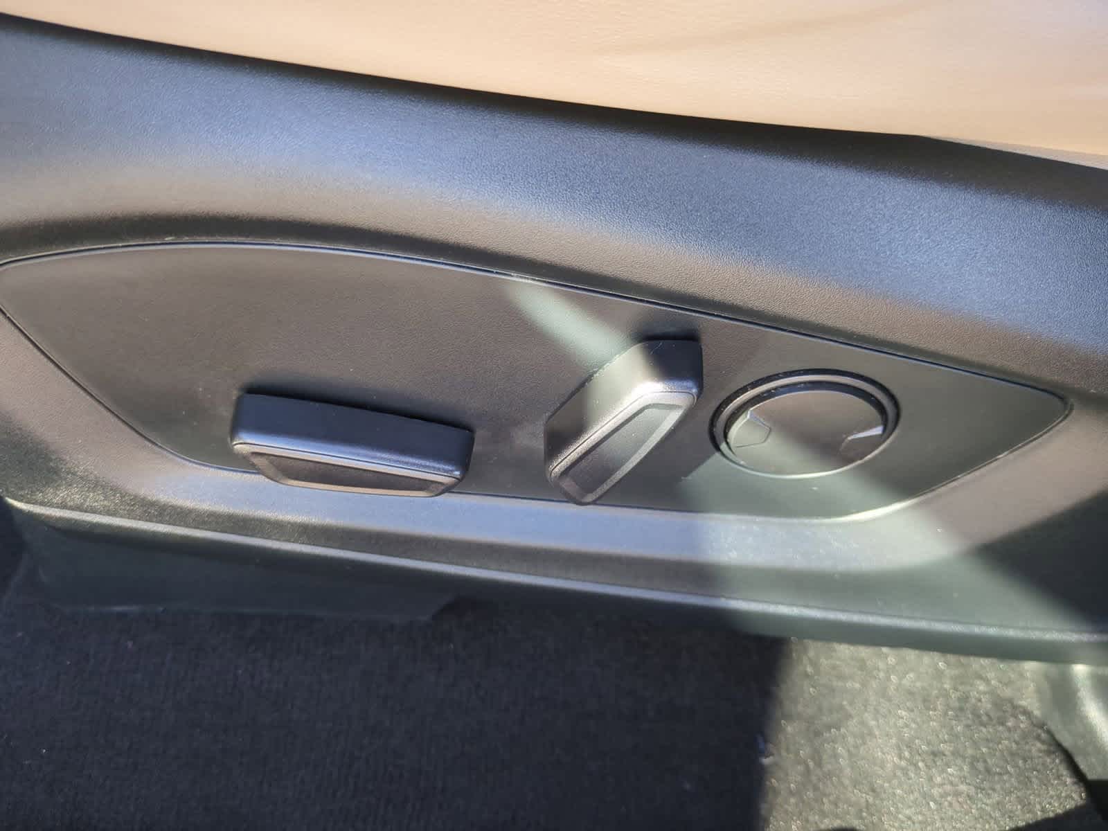 Thumbnail: 2022 Ford Explorer - 17