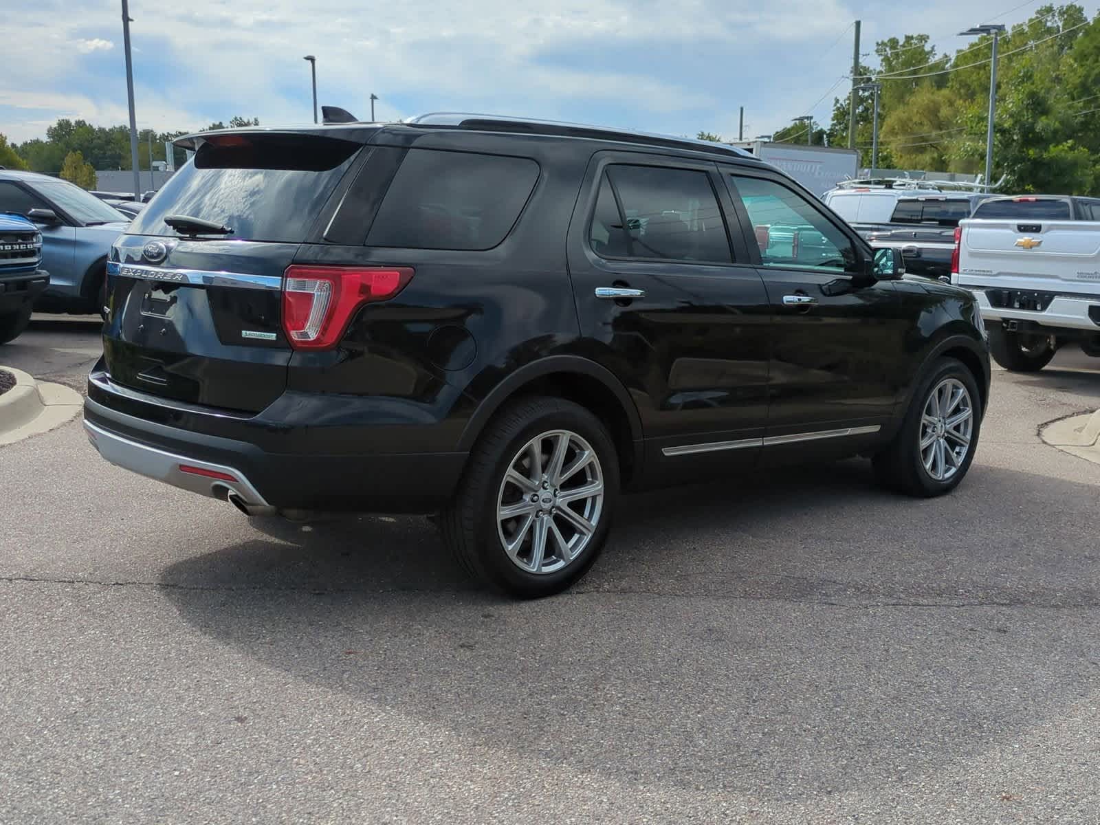 Thumbnail: 2017 Ford Explorer - 8