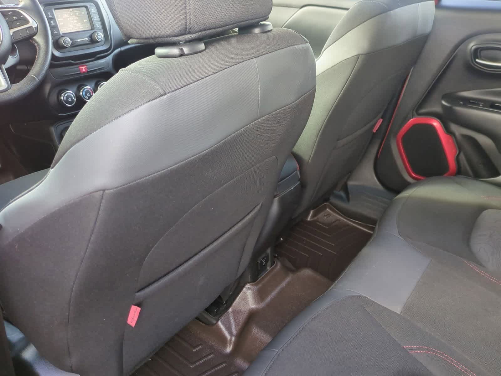 Thumbnail: 2017 Jeep Renegade - 18