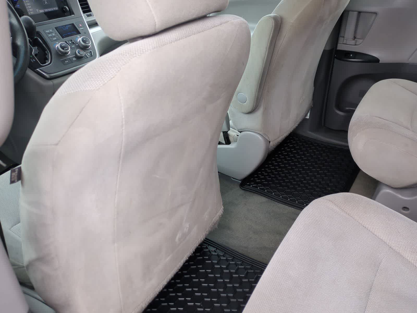 Thumbnail: 2016 Toyota Sienna - 18