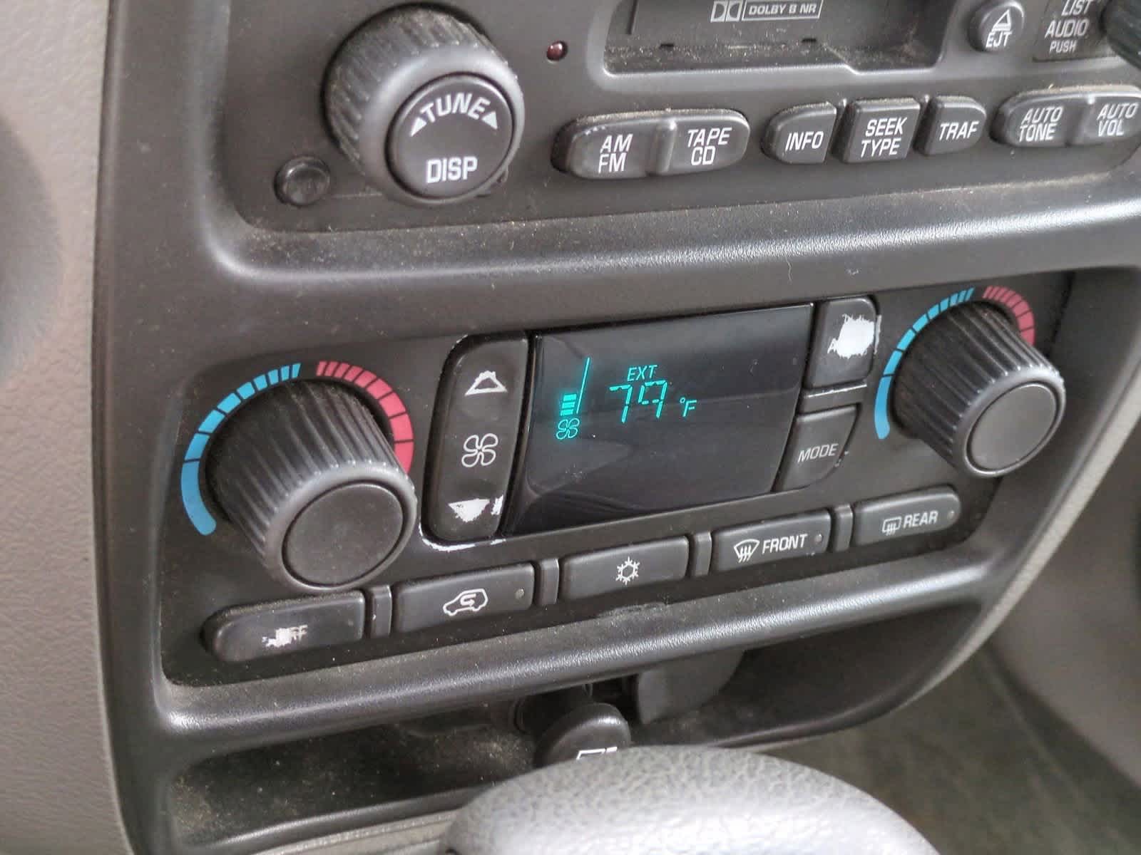 Thumbnail: 2002 Chevrolet TrailBlazer - 28