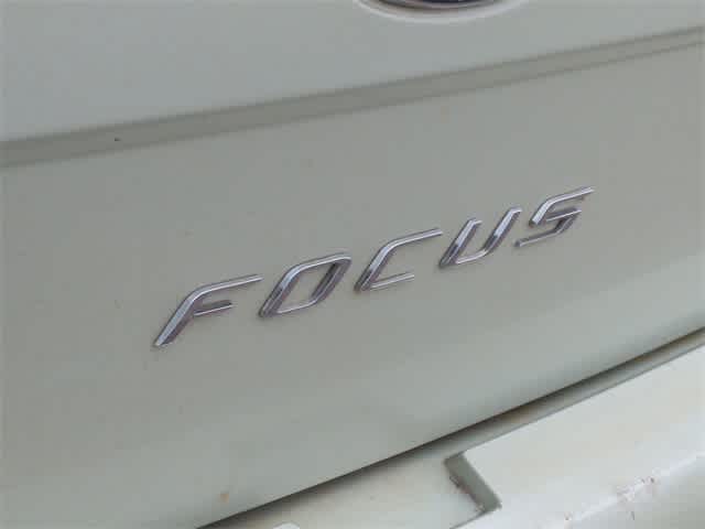 2010 Ford Focus SE 13