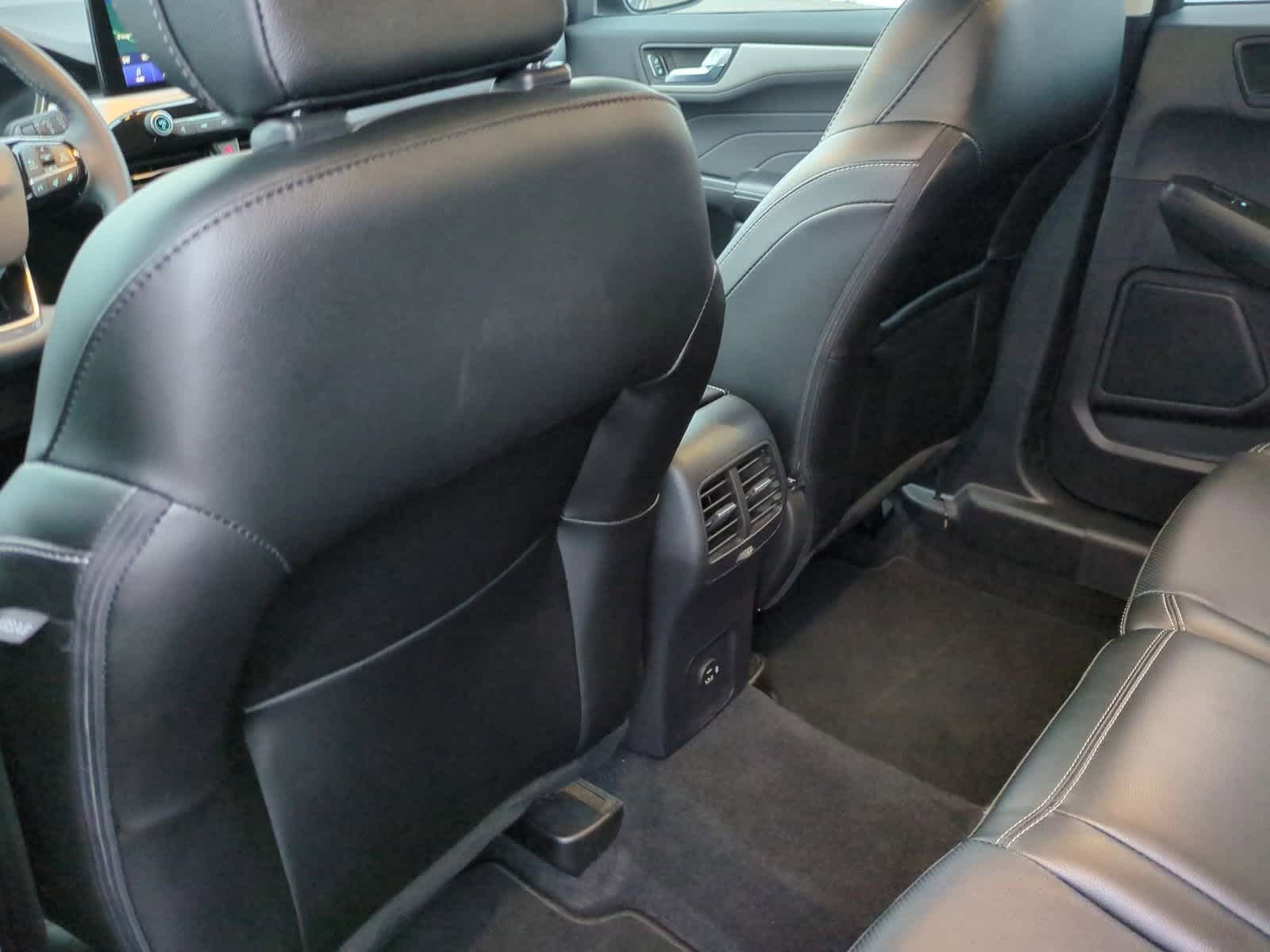 Thumbnail: 2022 Ford Escape - 18