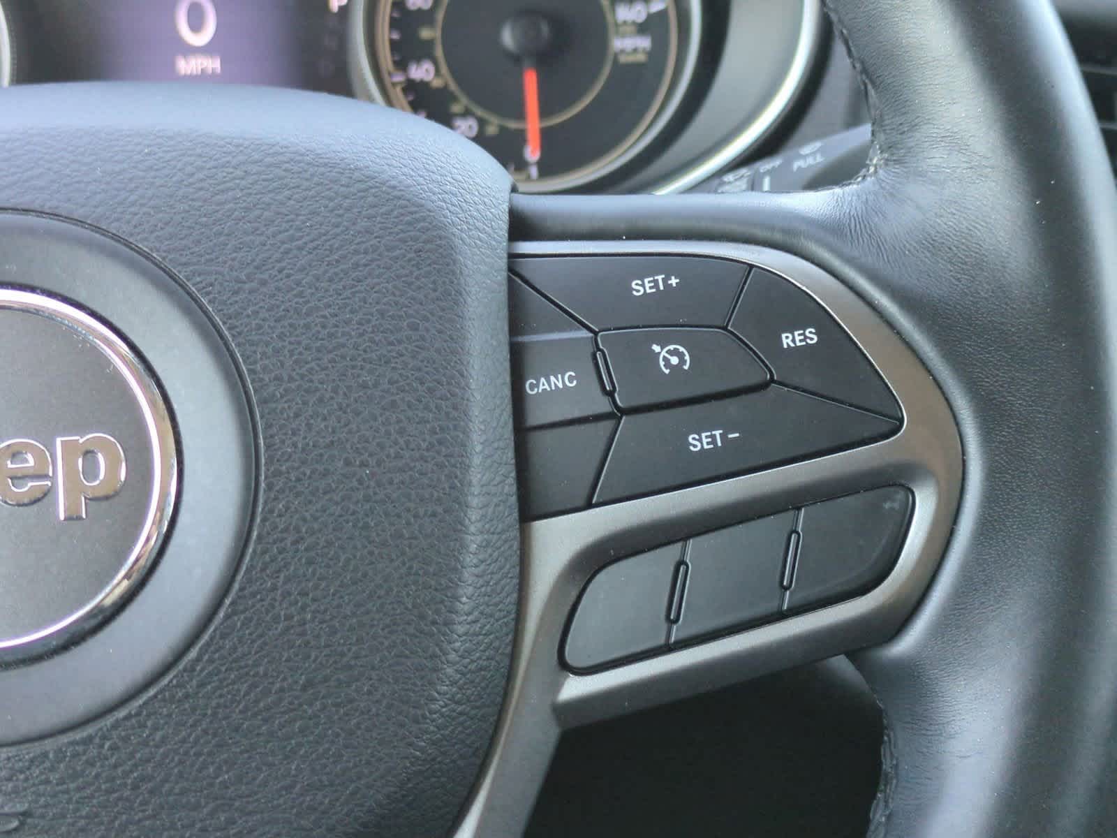 Thumbnail: 2019 Jeep Cherokee - 24