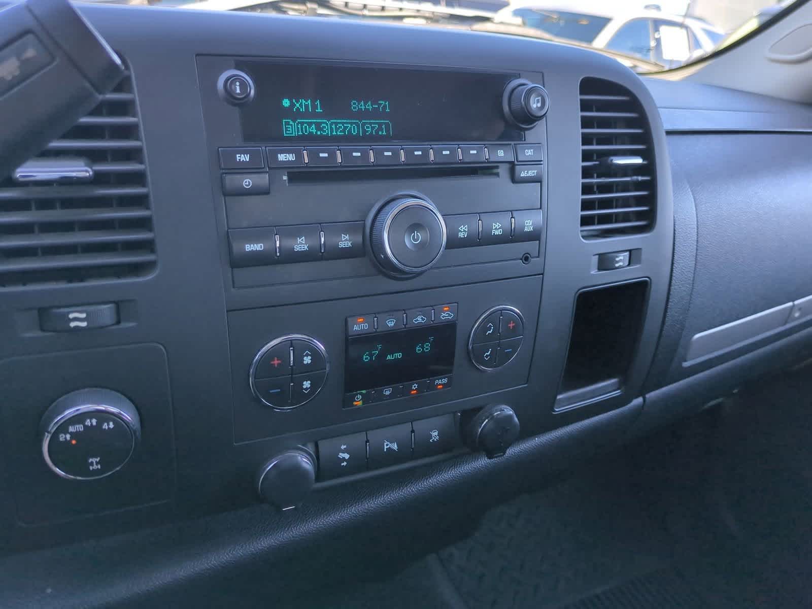 Thumbnail: 2011 Chevrolet Silverado 1500 - 26