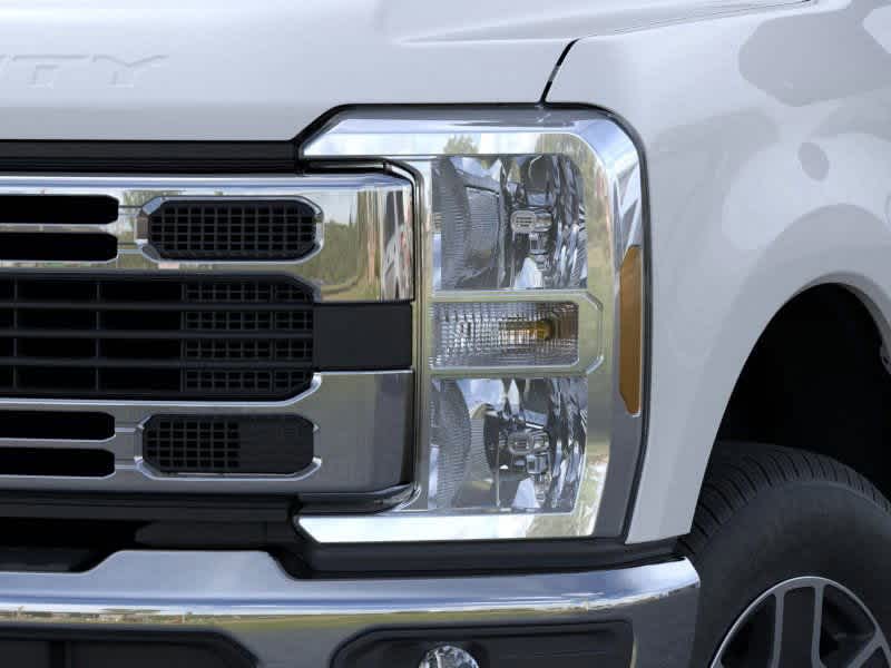 2025 Ford Econoline E-350 18