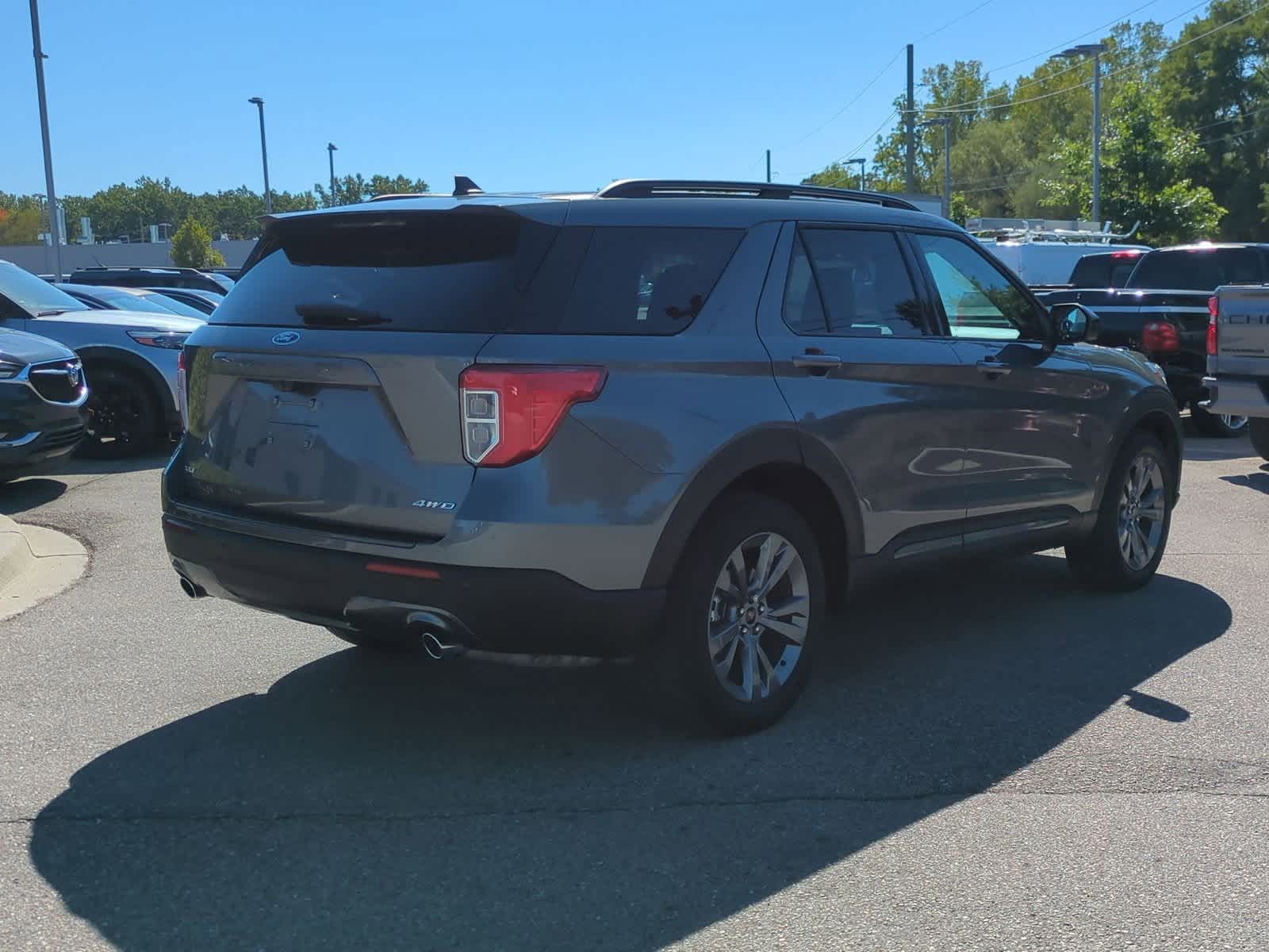 Thumbnail: 2022 Ford Explorer - 8