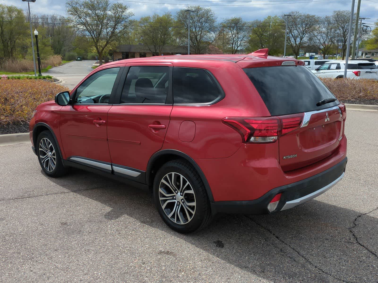 Thumbnail: 2018 Mitsubishi Outlander - 6
