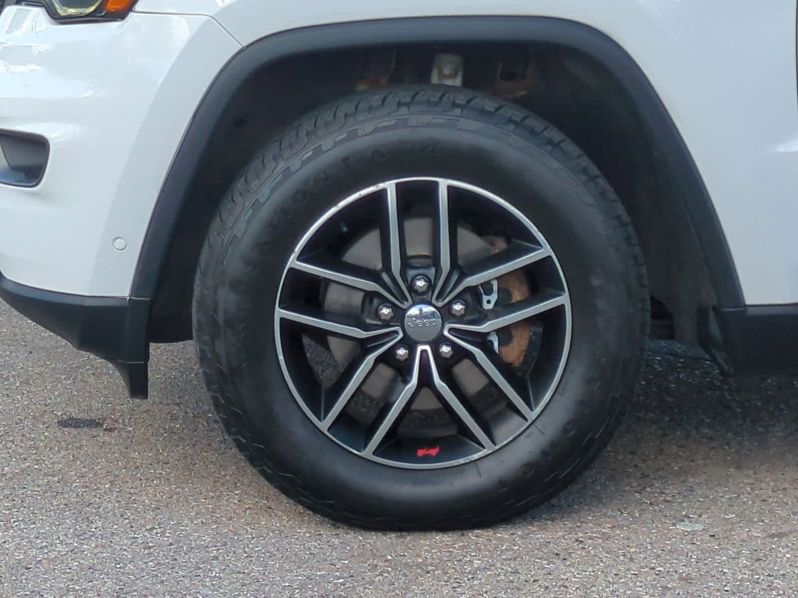 Thumbnail: 2017 Jeep Grand Cherokee - 14