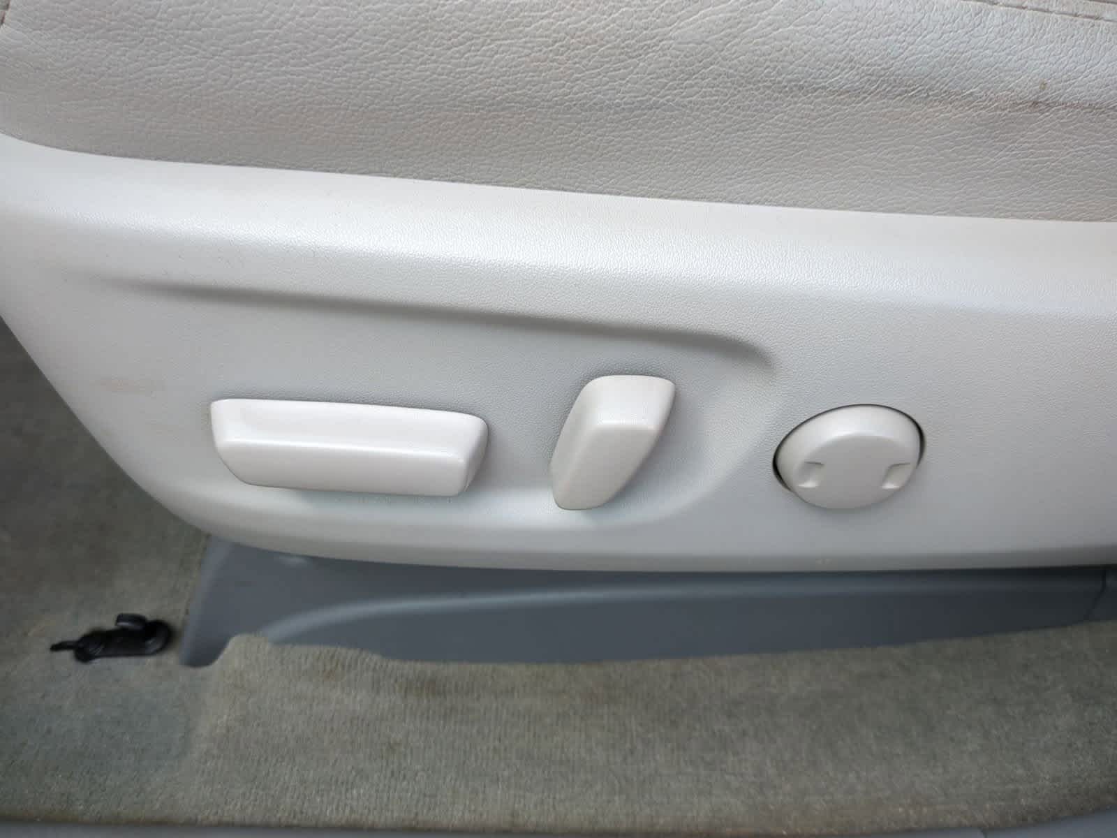 Thumbnail: 2011 Toyota Sienna - 17