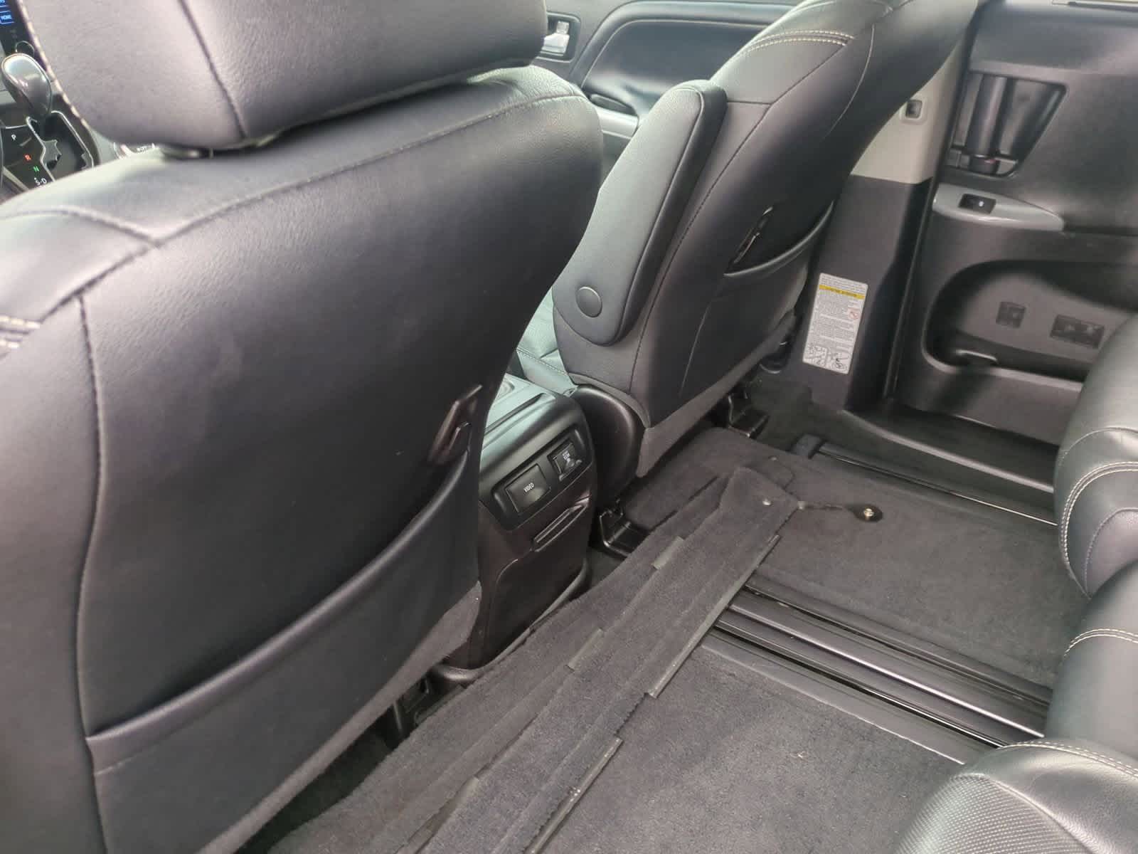 Thumbnail: 2015 Toyota Sienna - 18