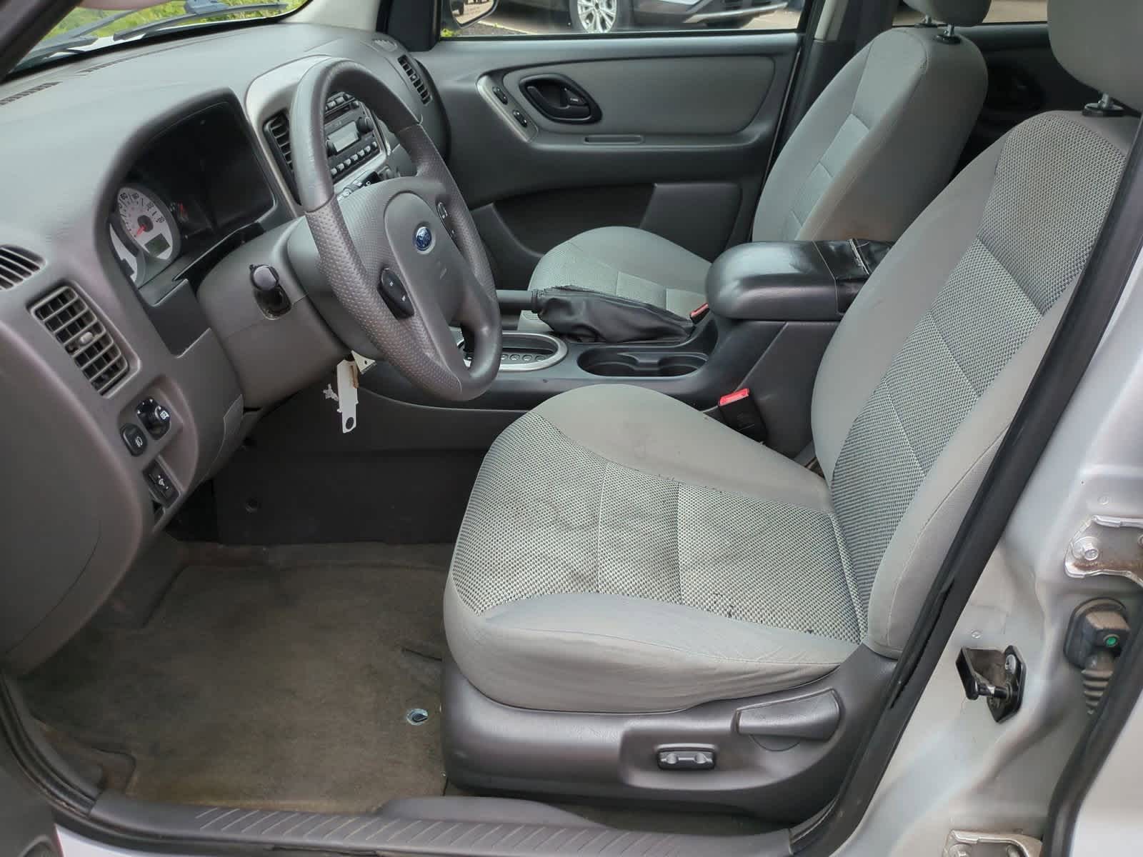 Thumbnail: 2005 Ford Escape - 16