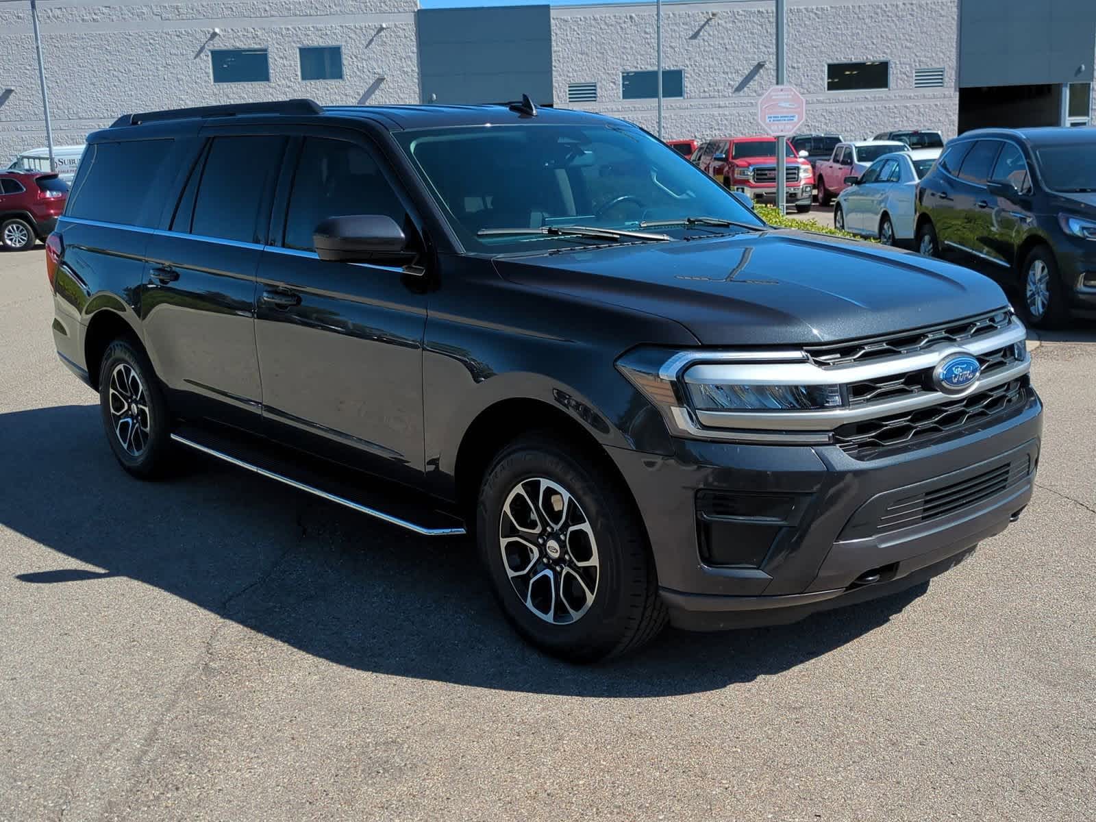 2023 Ford Expedition MAX XLT photo 2