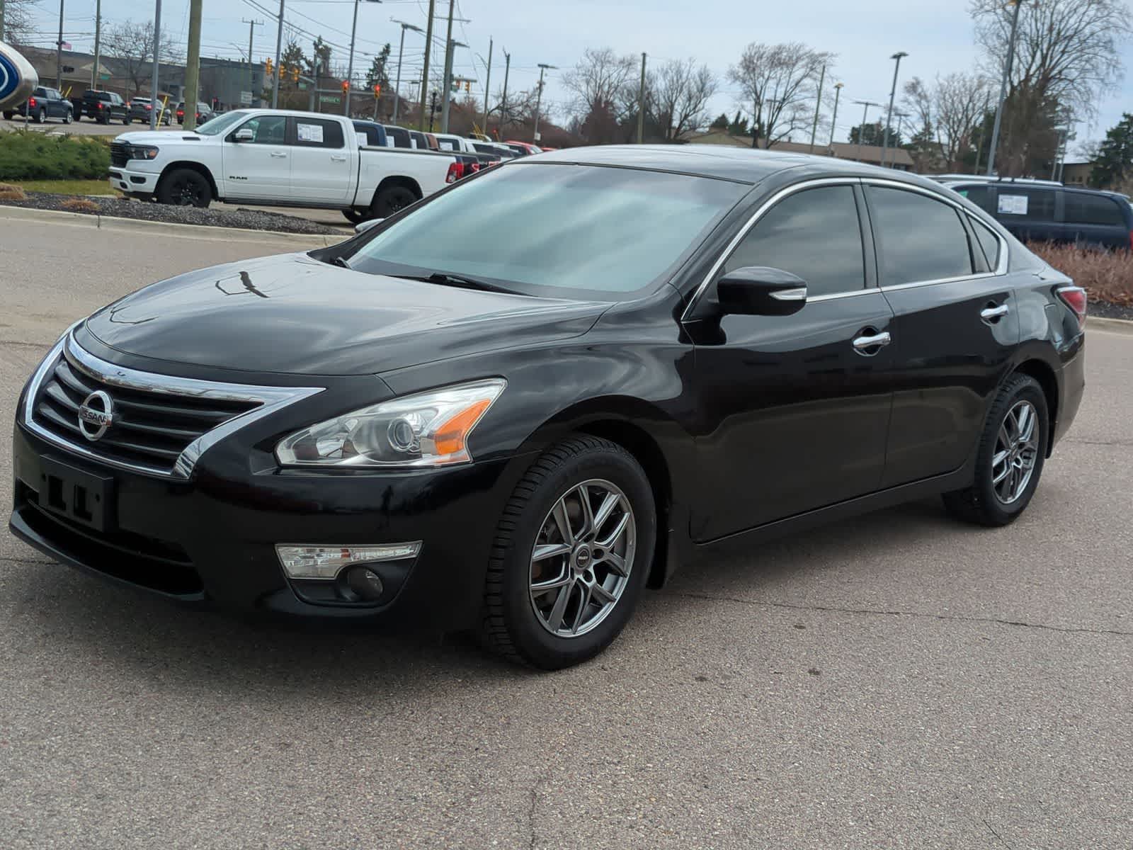 Thumbnail: 2015 Nissan Altima - 4