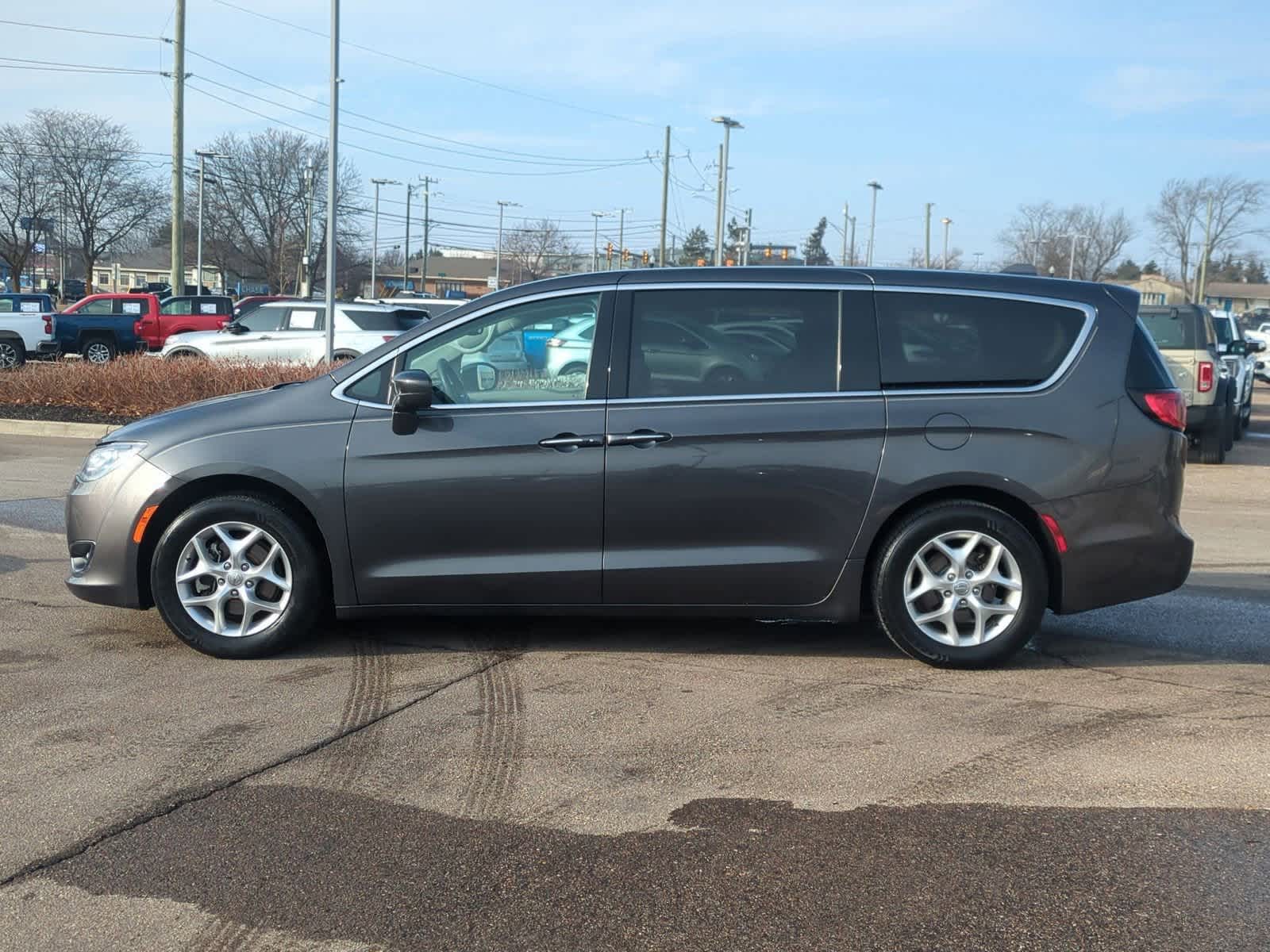 Thumbnail: 2018 Chrysler Pacifica - 5