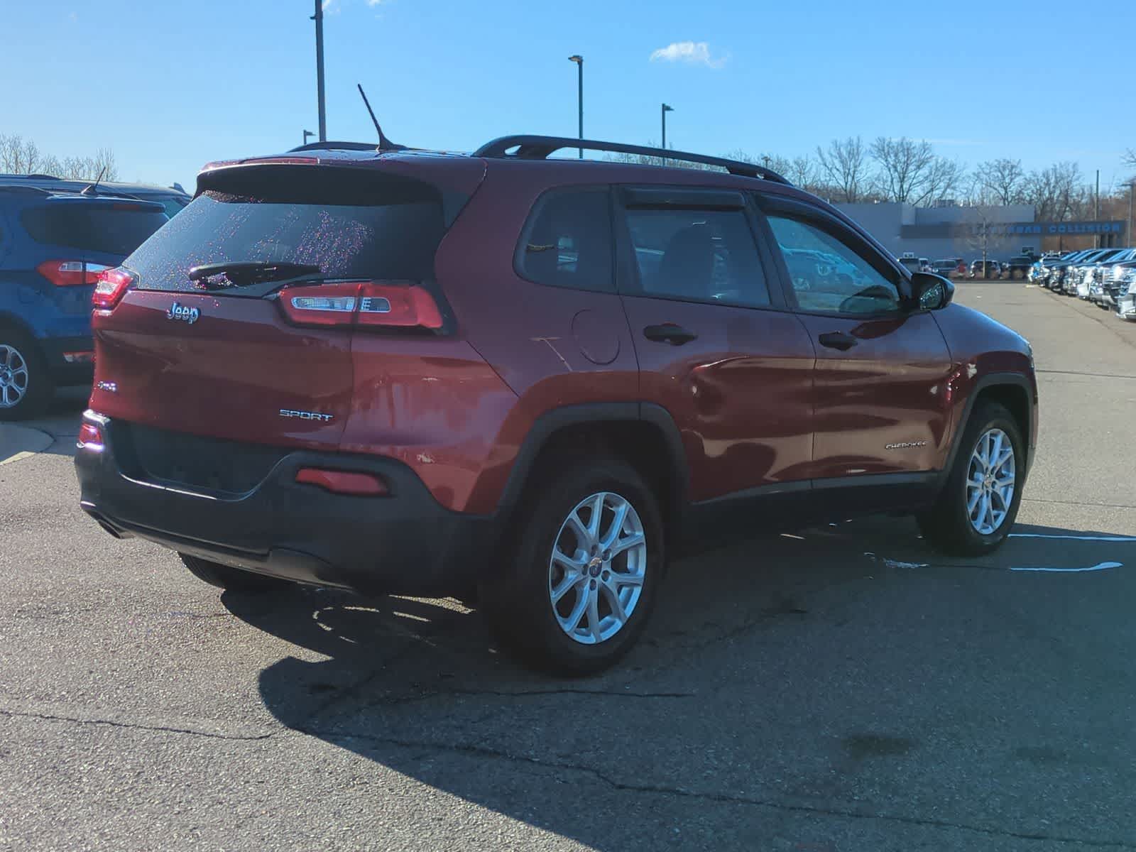 Thumbnail: 2016 Jeep Cherokee - 8