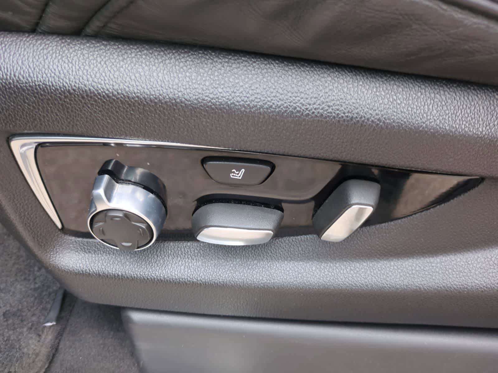 Thumbnail: 2015 Cadillac Escalade - 17