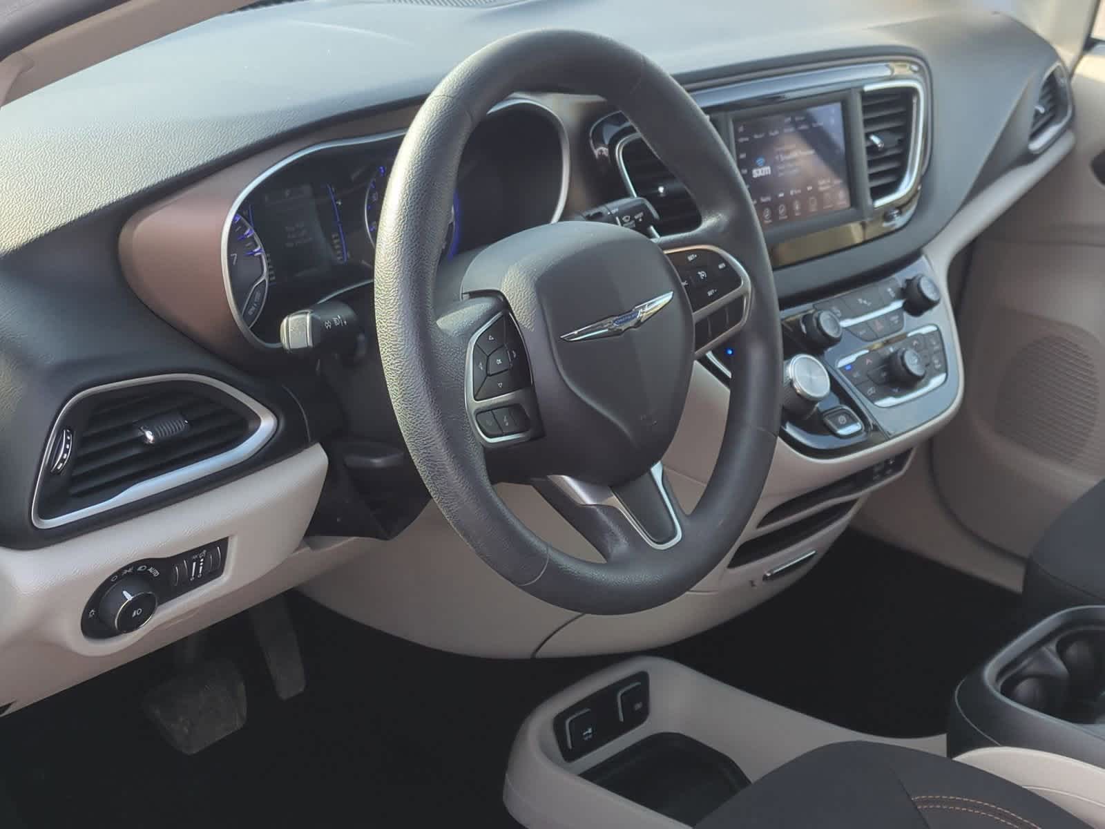 Thumbnail: 2018 Chrysler Pacifica - 10