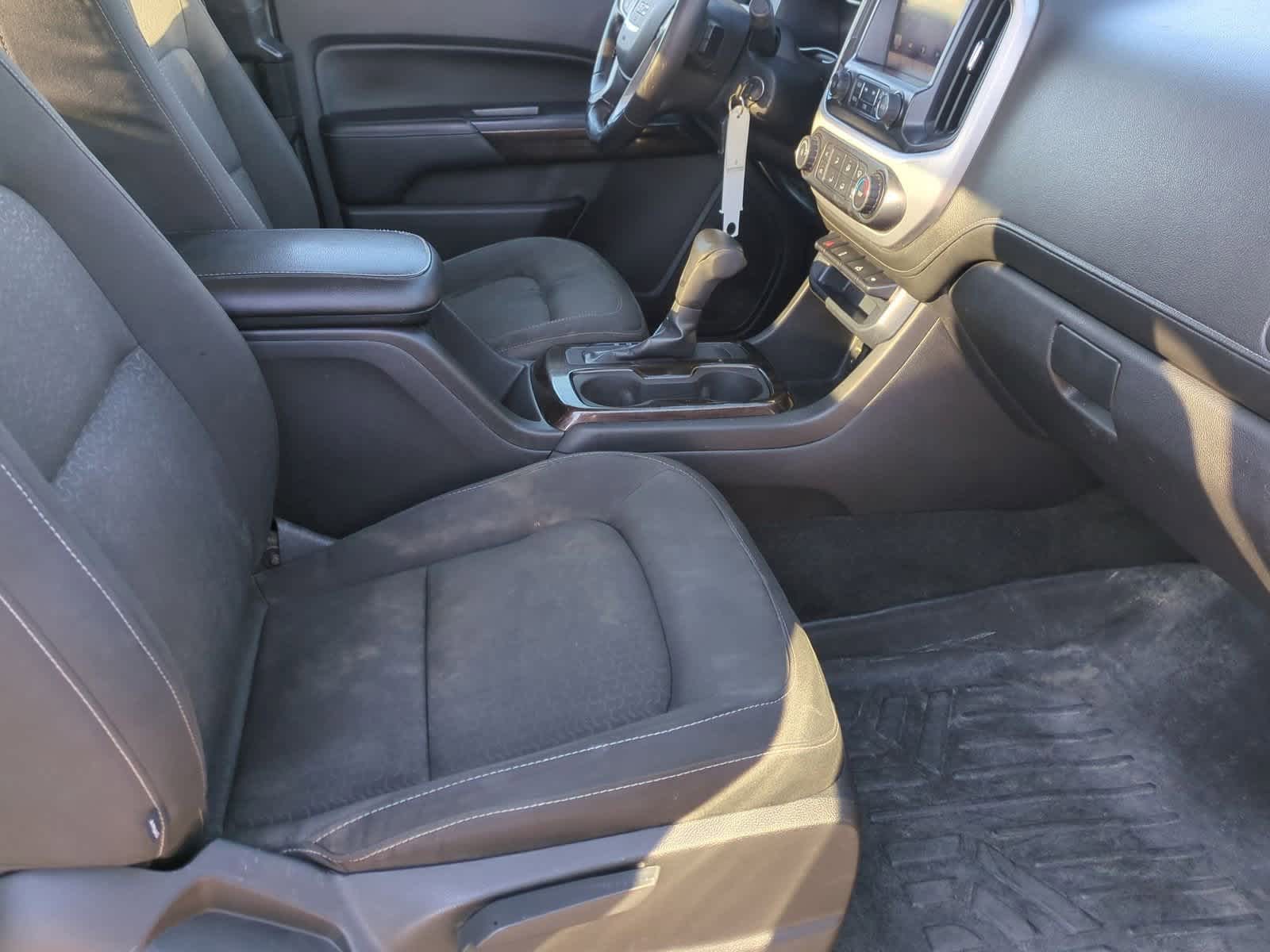 Thumbnail: 2015 GMC Canyon - 21