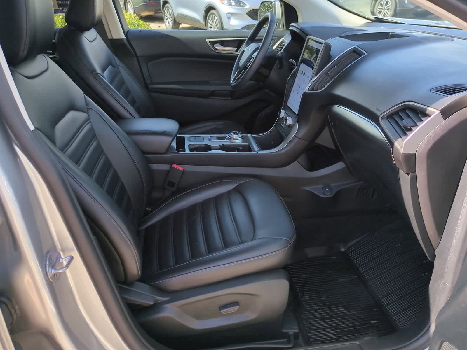 Thumbnail: 2022 Ford Edge - 21