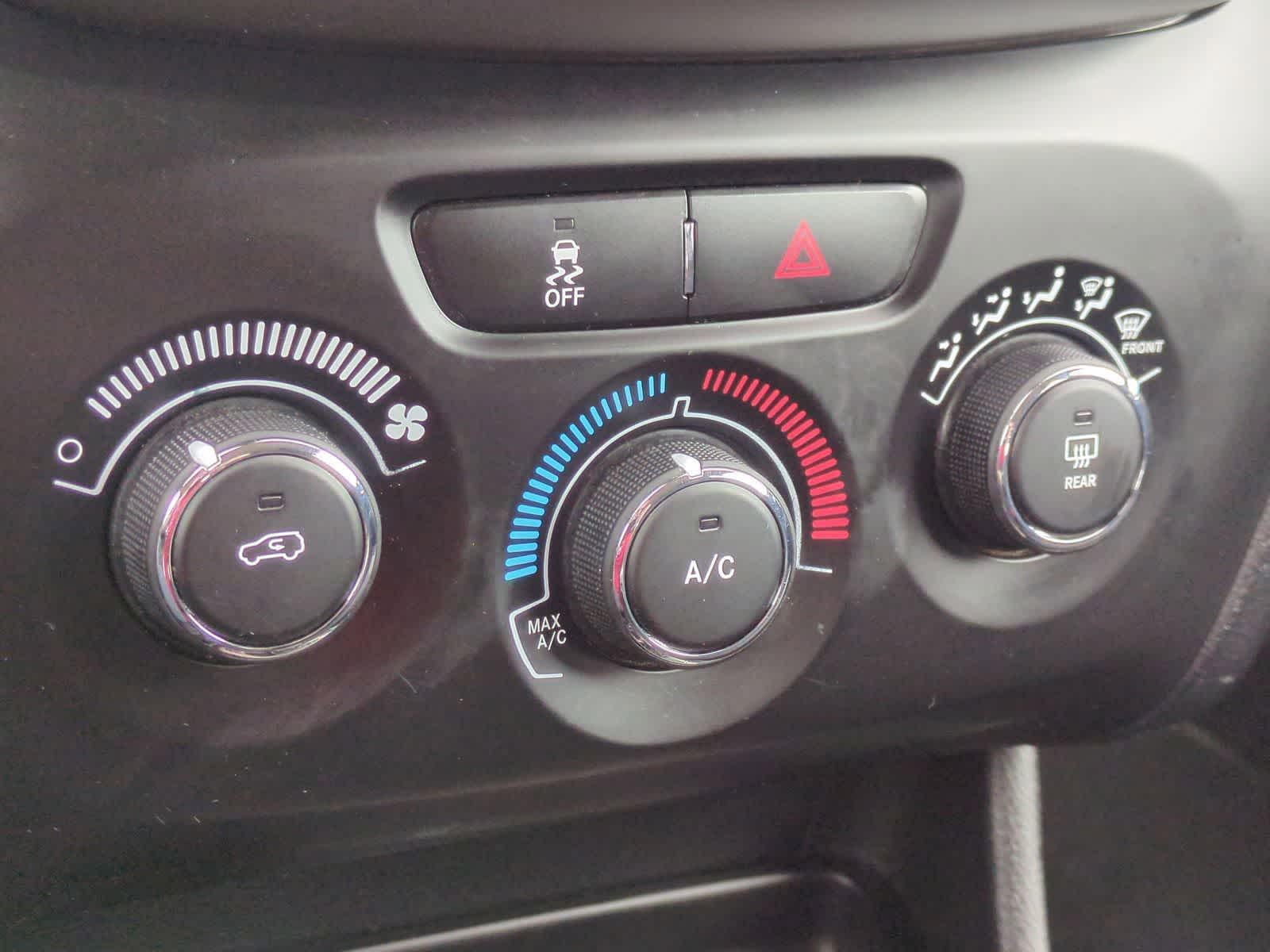Thumbnail: 2014 Jeep Cherokee - 29