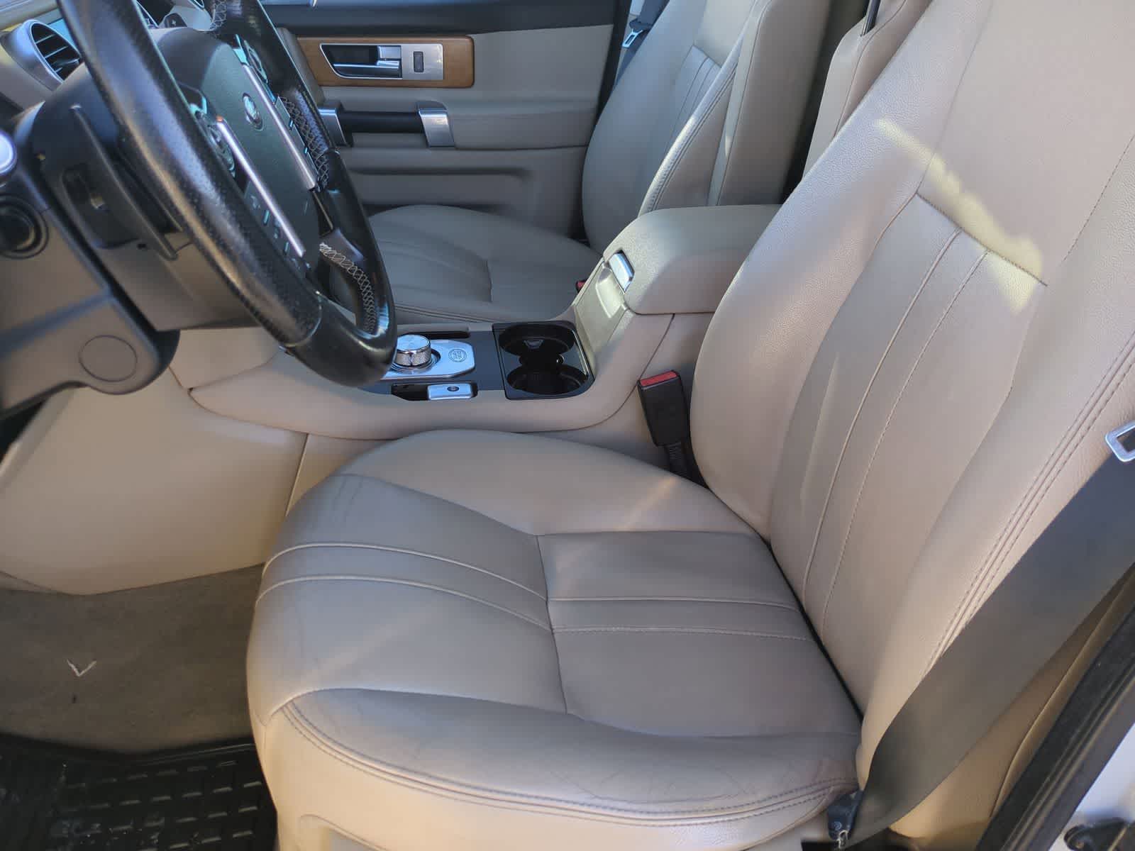 Thumbnail: 2016 Land Rover LR4 - 16