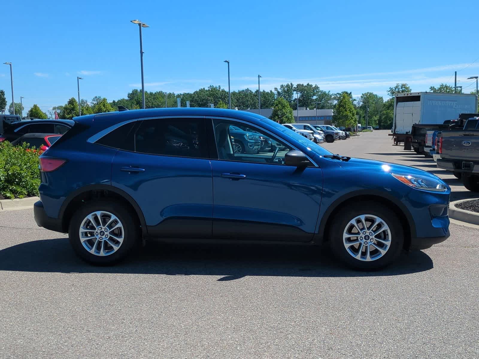 Thumbnail: 2022 Ford Escape - 9