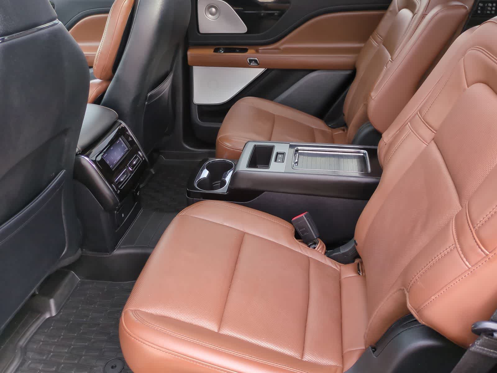 Thumbnail: 2022 Lincoln Aviator - 20