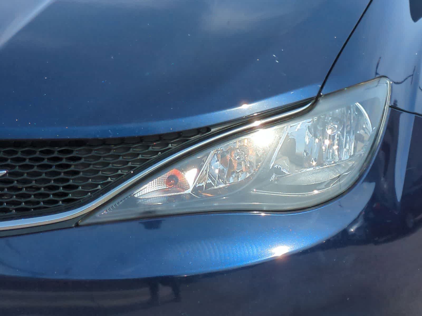 Thumbnail: 2017 Chrysler Pacifica - 11