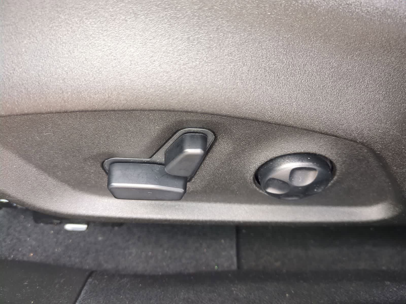 Thumbnail: 2020 Jeep Renegade - 18